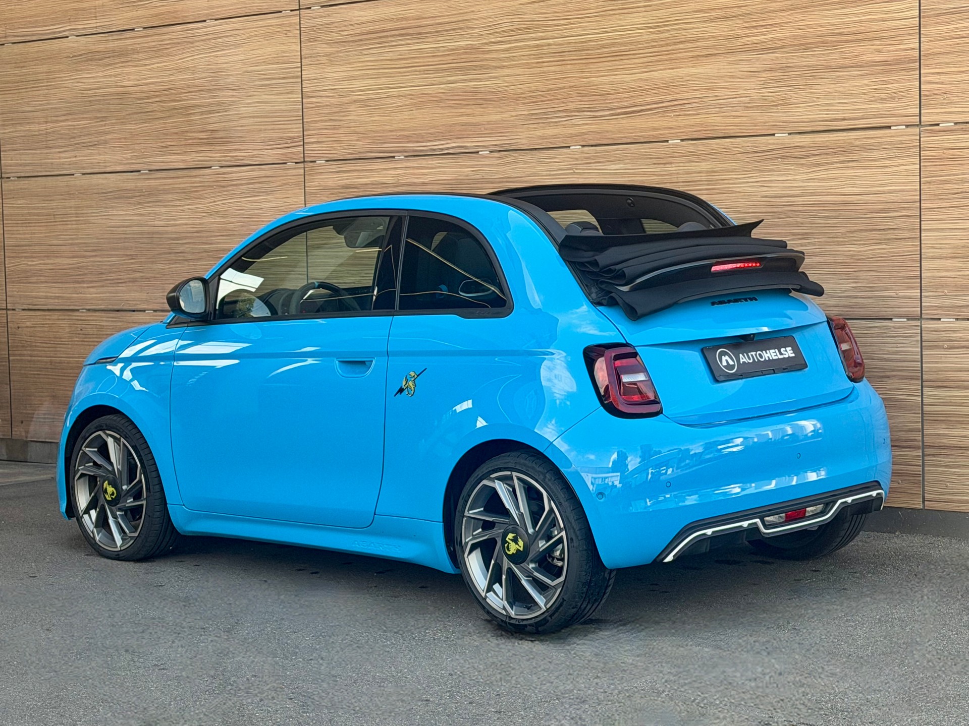 FIAT Abarth Cabrio 500e Turismo - Poison Blue --image-5