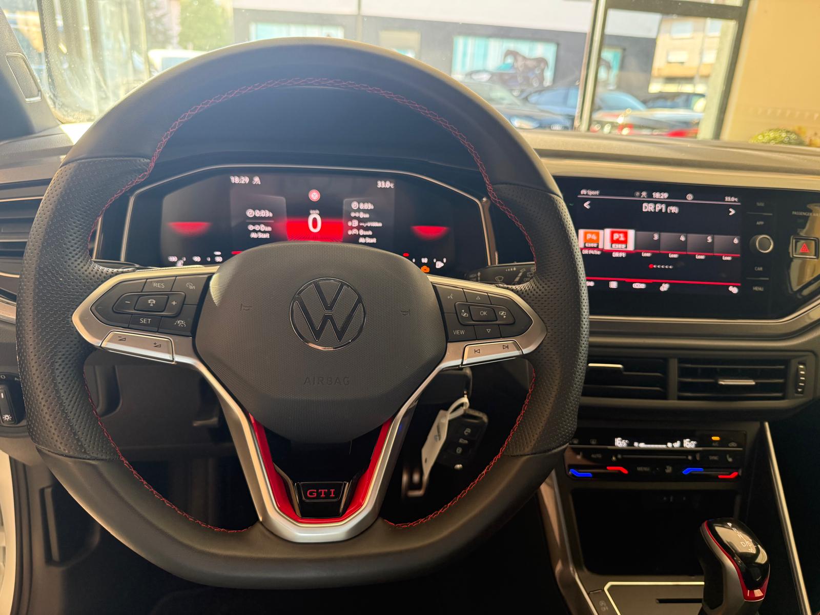 VW Polo 2.0 TSI GTI DSG-image-18