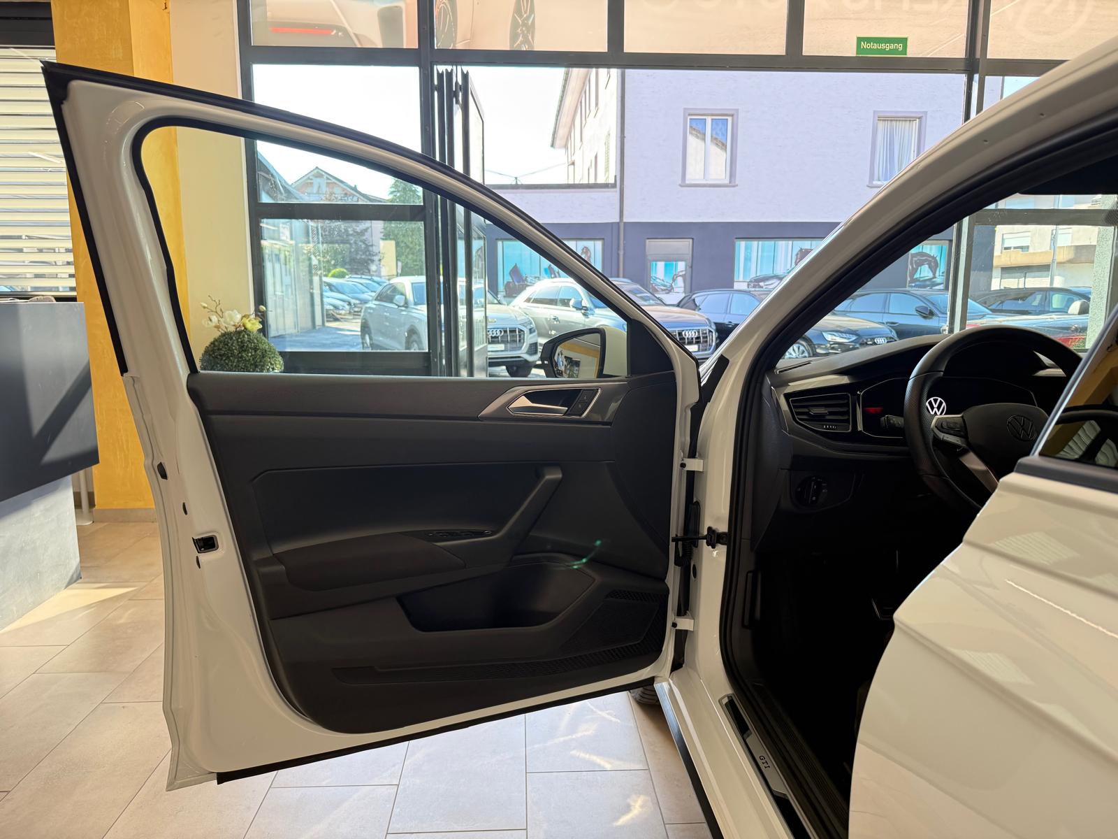 VW Polo 2.0 TSI GTI DSG-image-15