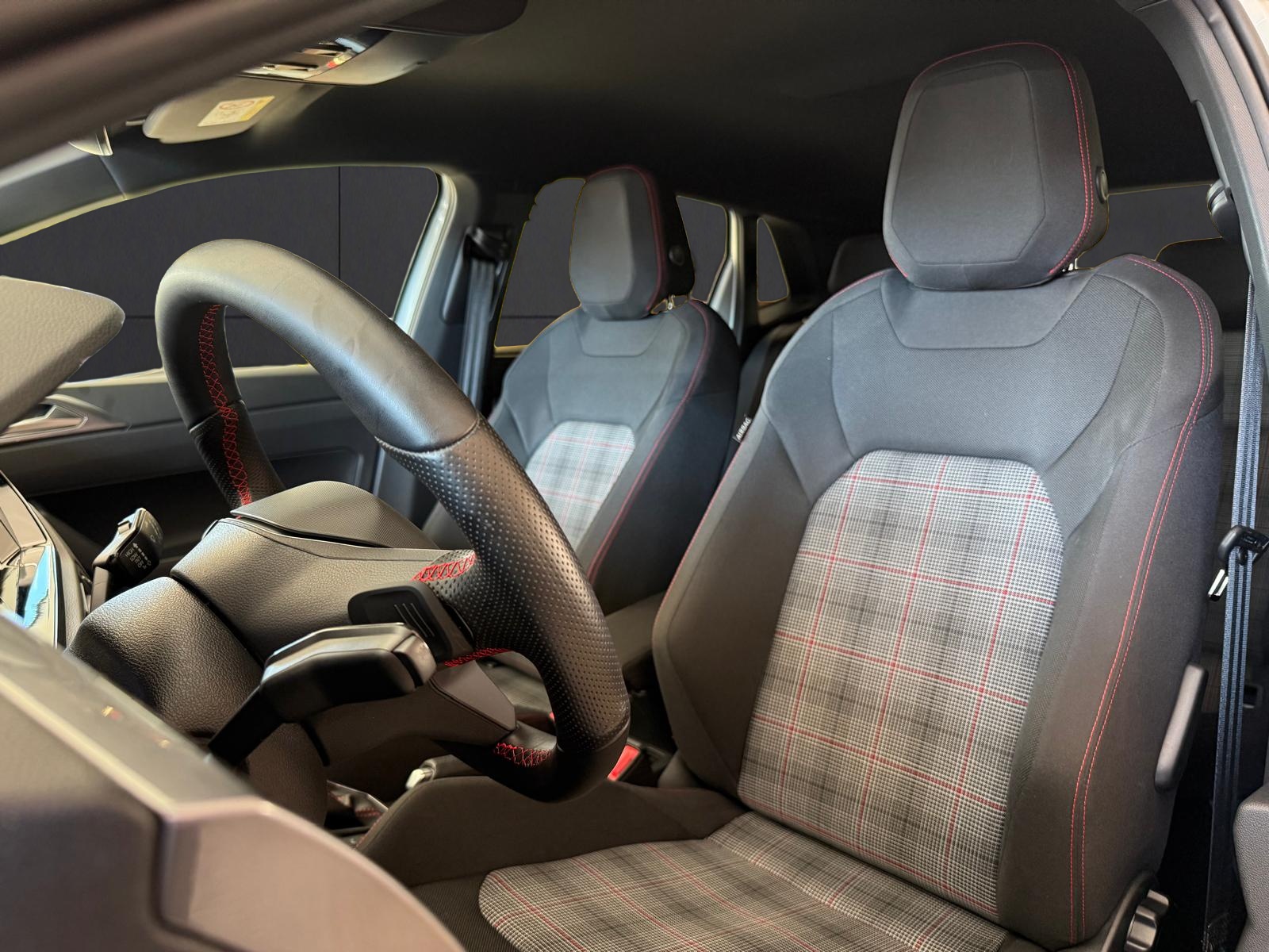 VW Polo 2.0 TSI GTI DSG-image-17