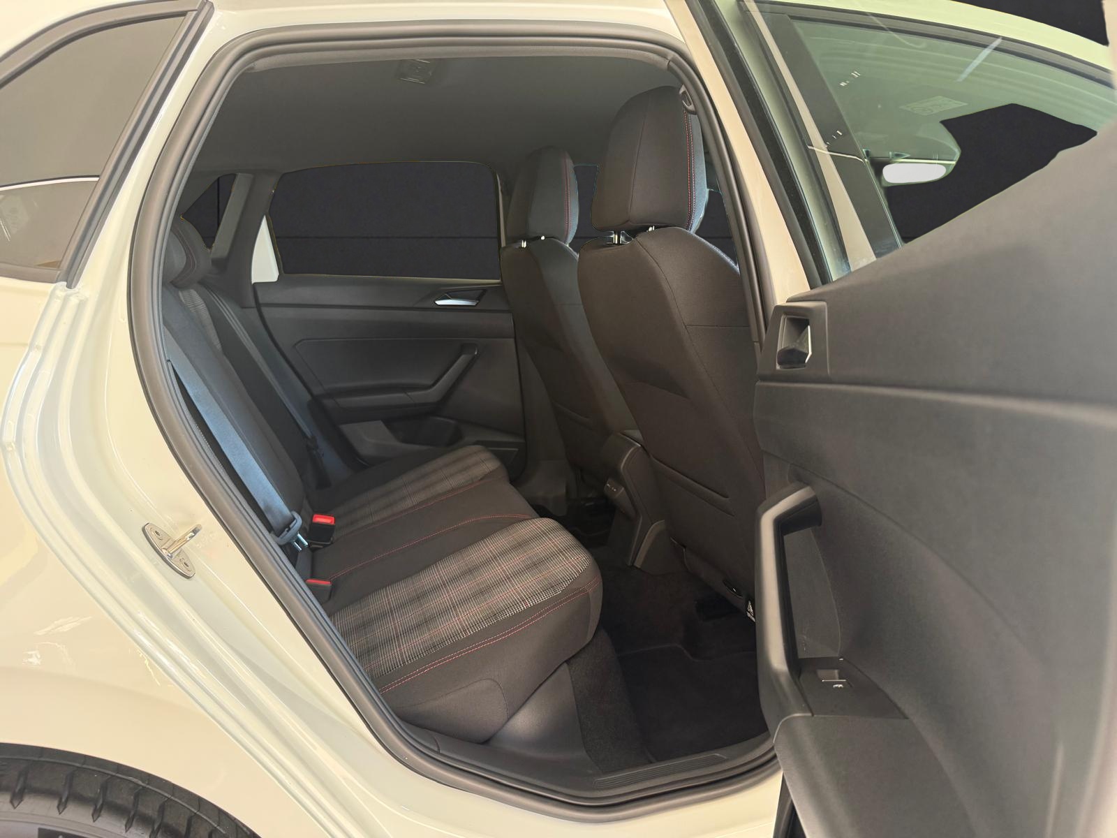 VW Polo 2.0 TSI GTI DSG-image-13