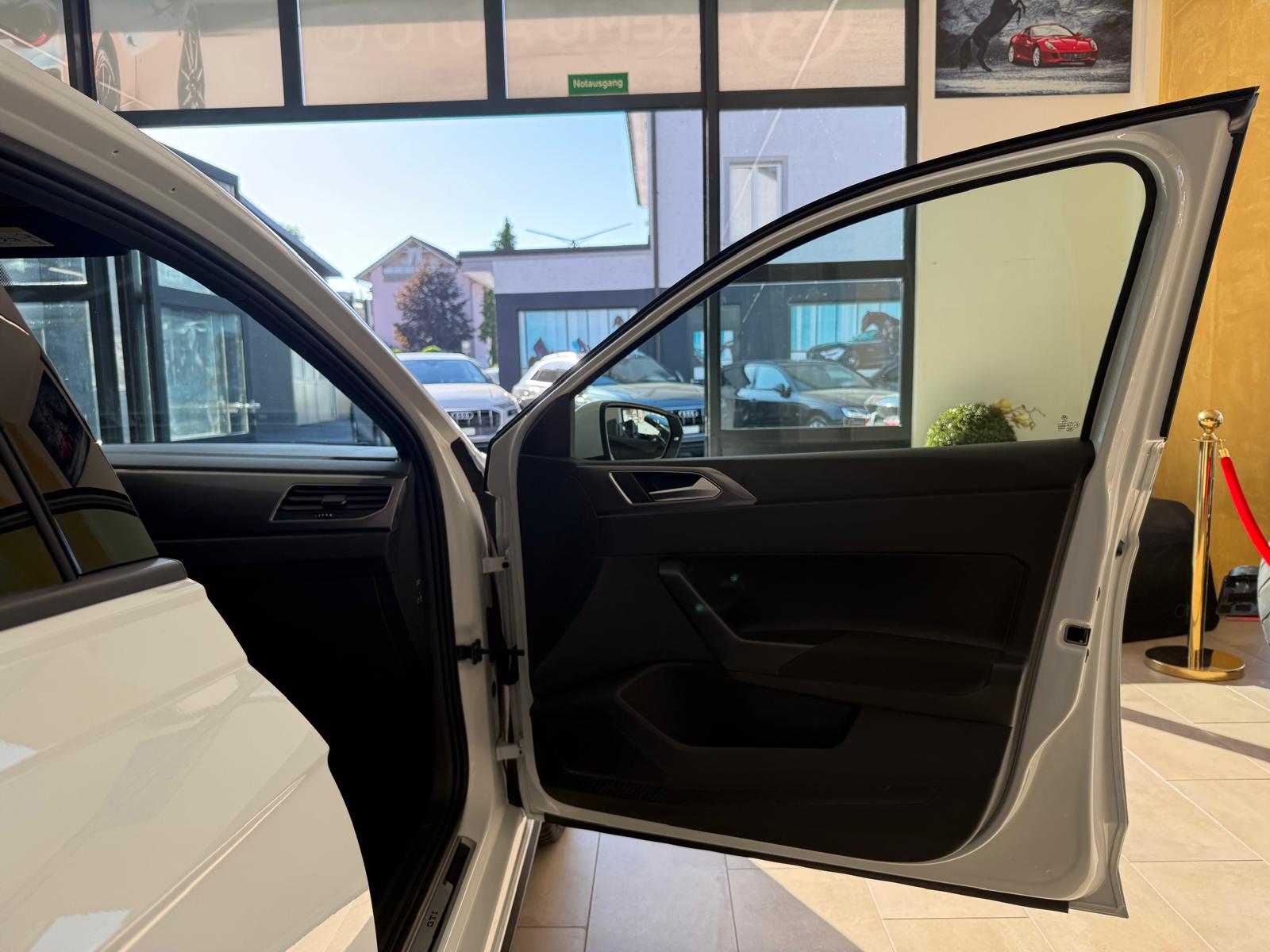 VW Polo 2.0 TSI GTI DSG-image-9