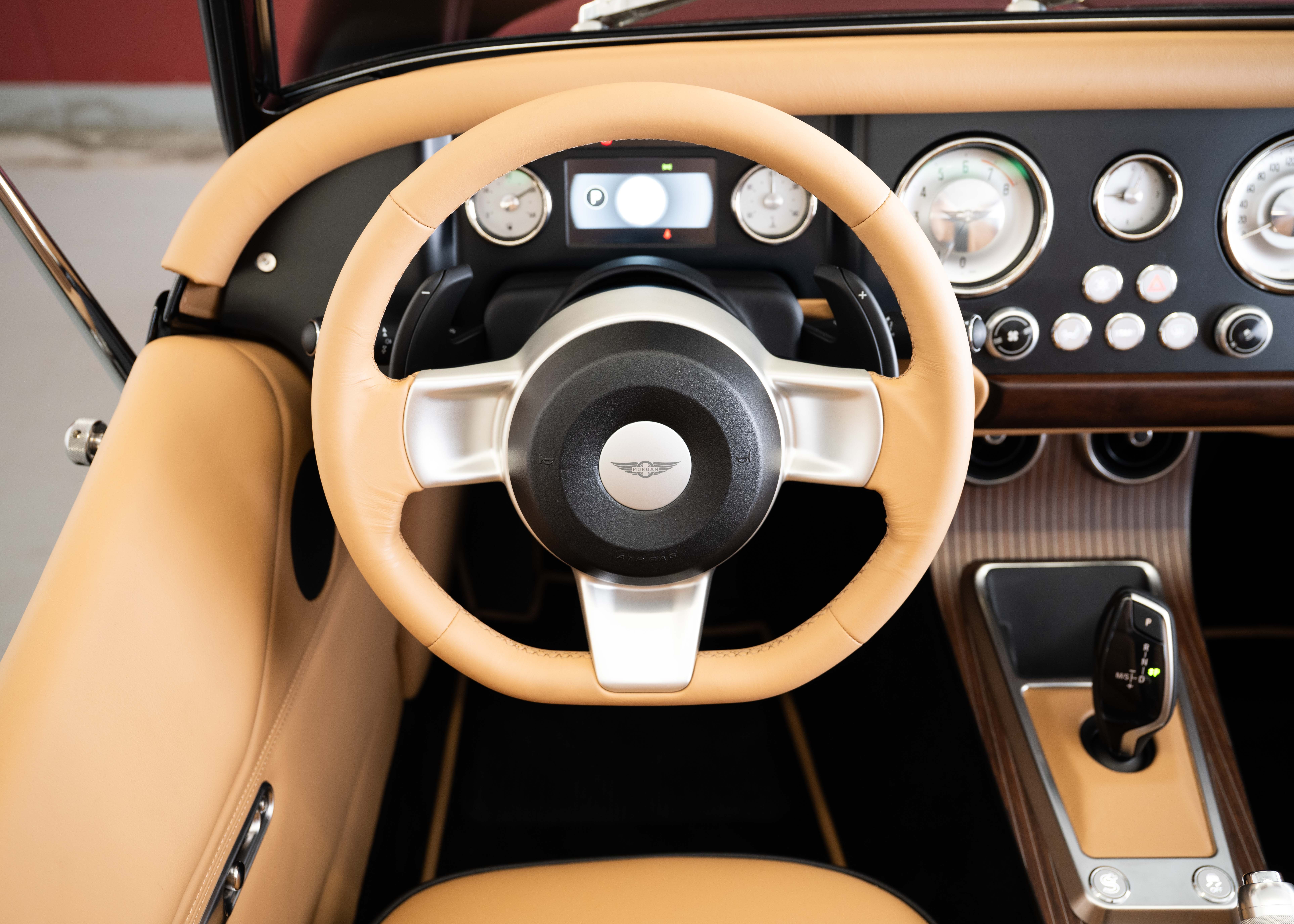 Image MORGAN 4-4 Plus Four 2.0 Bespoke (MY 26, Swiss new car, 1 of 1 configuration, Rolls-Royce Diamond Black metallic, 30-month warranty)
