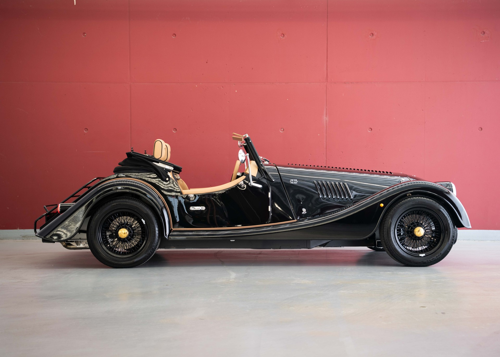 MORGAN Plus Four 2.0 Bespoke (MY 26, Swiss new car, 1 of 1 configuration, Rolls-Royce Diamond Black metallic, 30-month warranty)-image-6