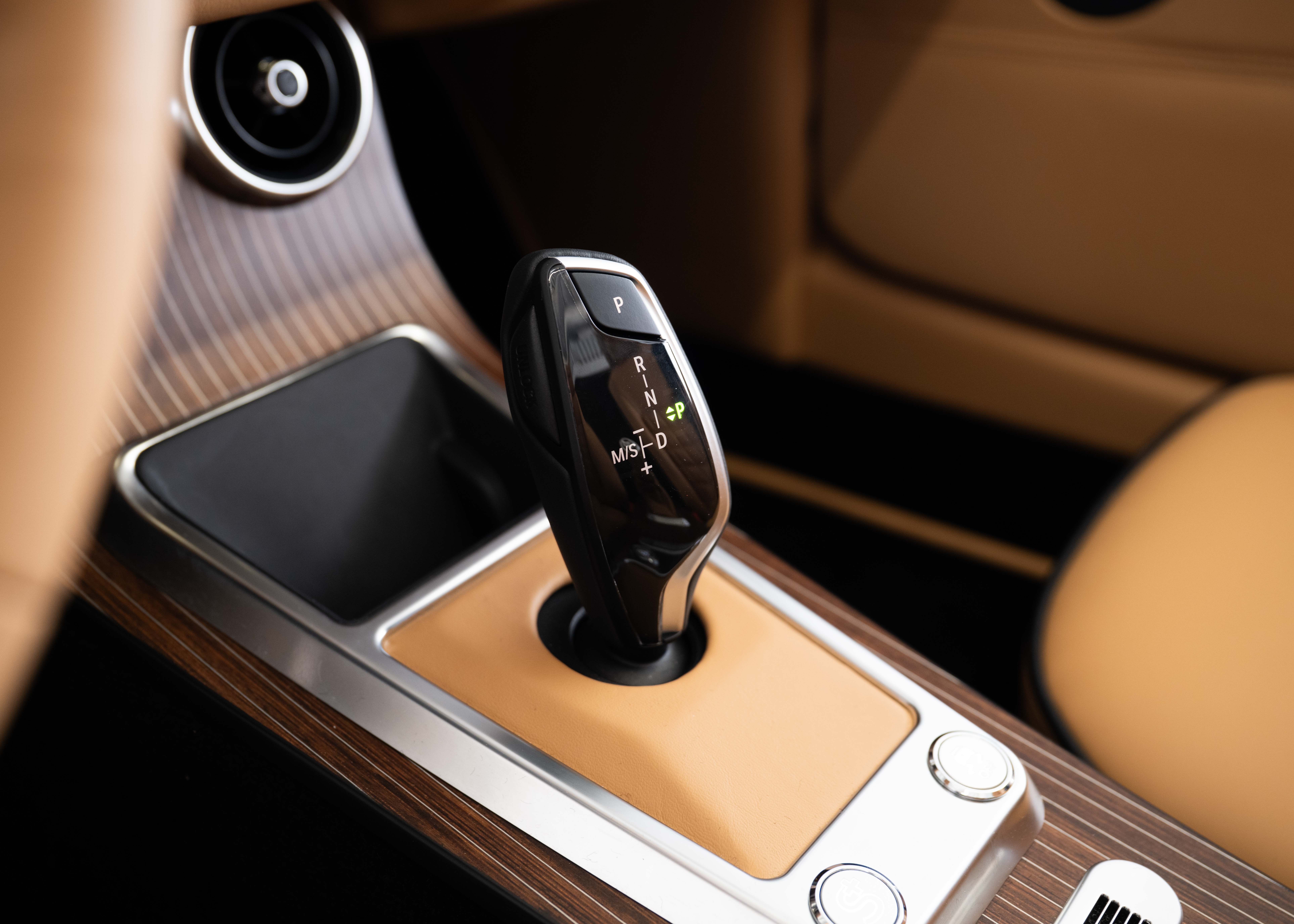 Image MORGAN 4-4 Plus Four 2.0 Bespoke (MY 26, Swiss new car, 1 of 1 configuration, Rolls-Royce Diamond Black metallic, 30-month warranty)