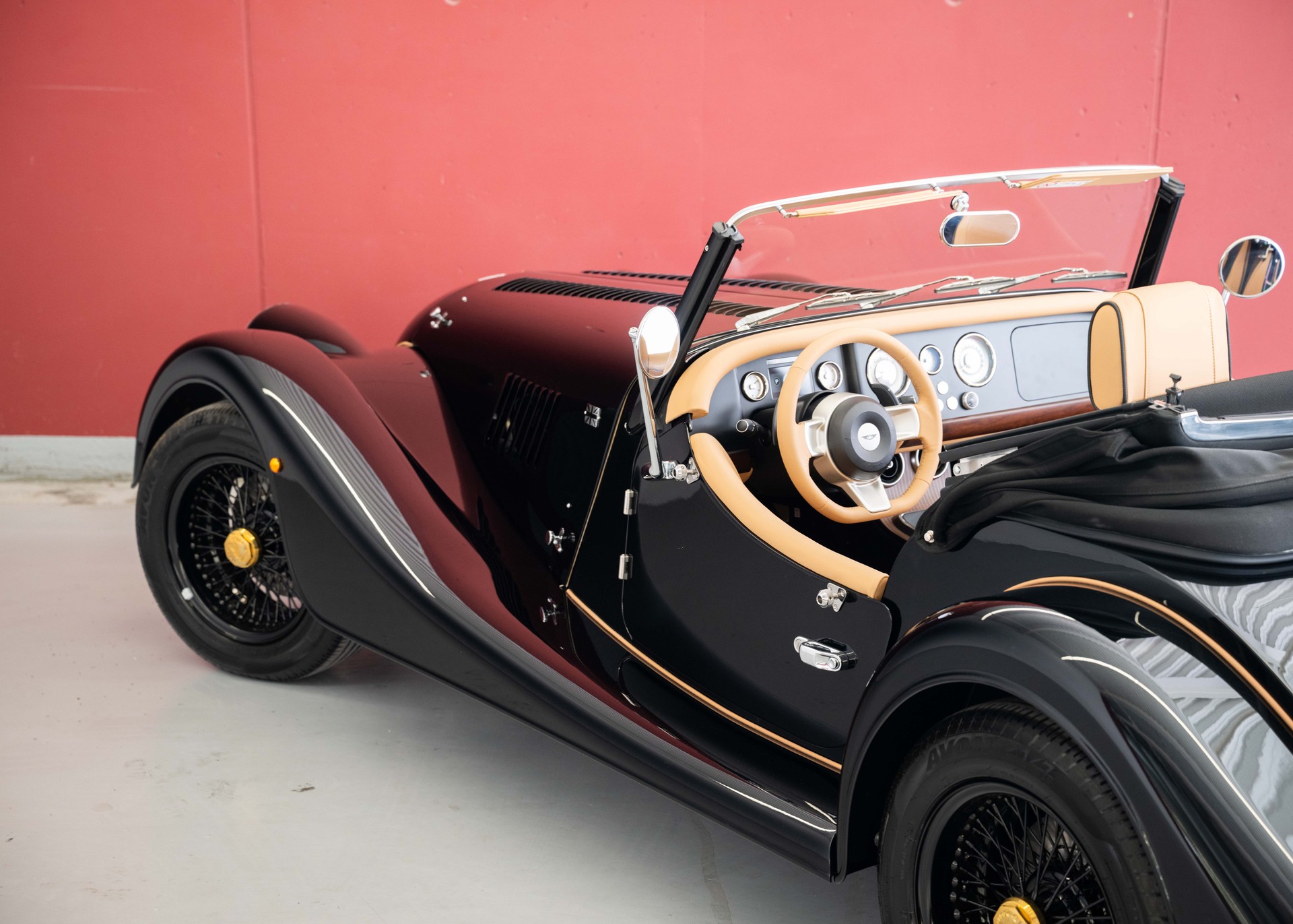 MORGAN Plus Four 2.0 Bespoke (MY 26, Swiss new car, 1 of 1 configuration, Rolls-Royce Diamond Black metallic, 30-month warranty)-image-10