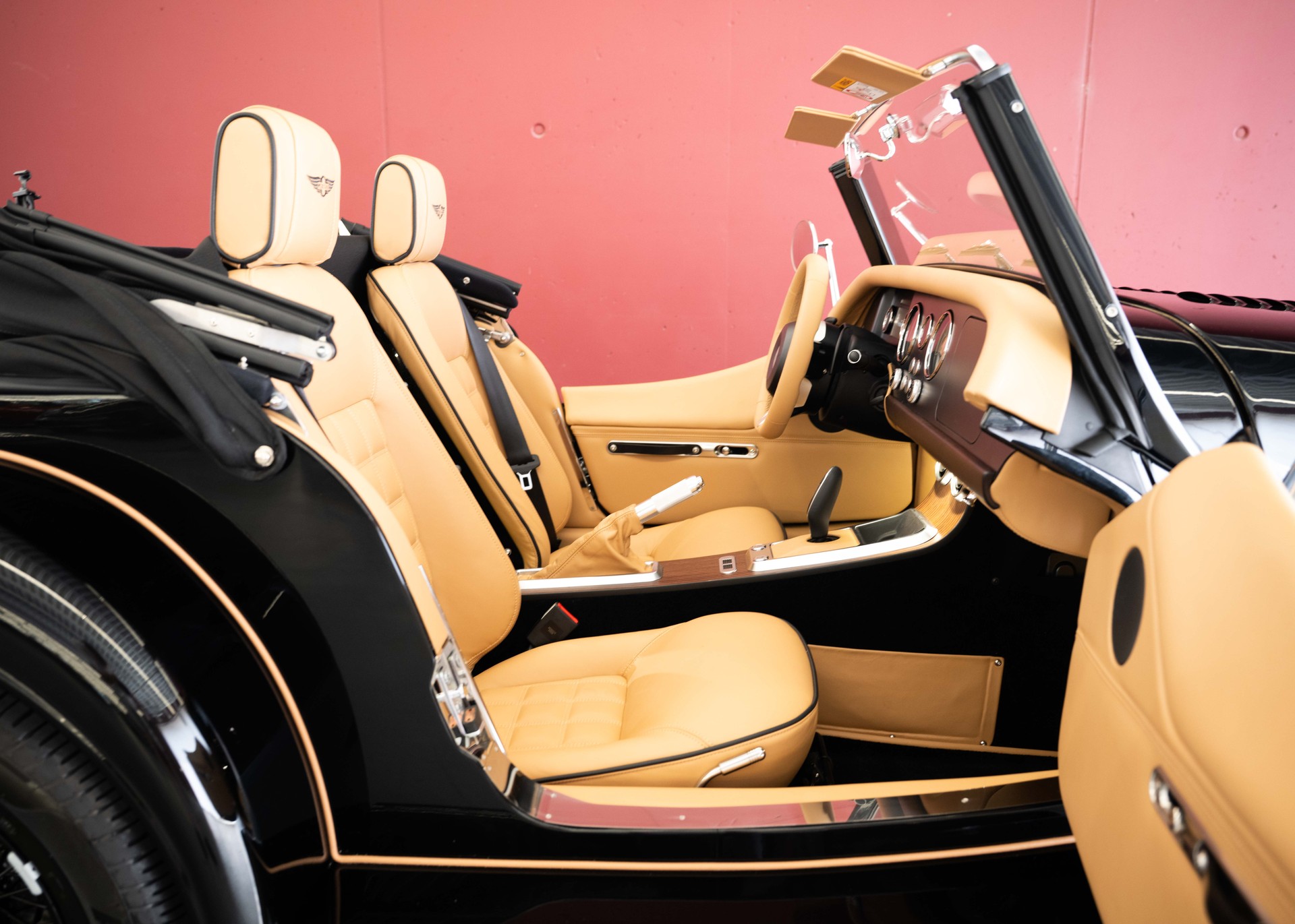MORGAN Plus Four 2.0 Bespoke (MY 26, Swiss new car, 1 of 1 configuration, Rolls-Royce Diamond Black metallic, 30-month warranty)-image-24