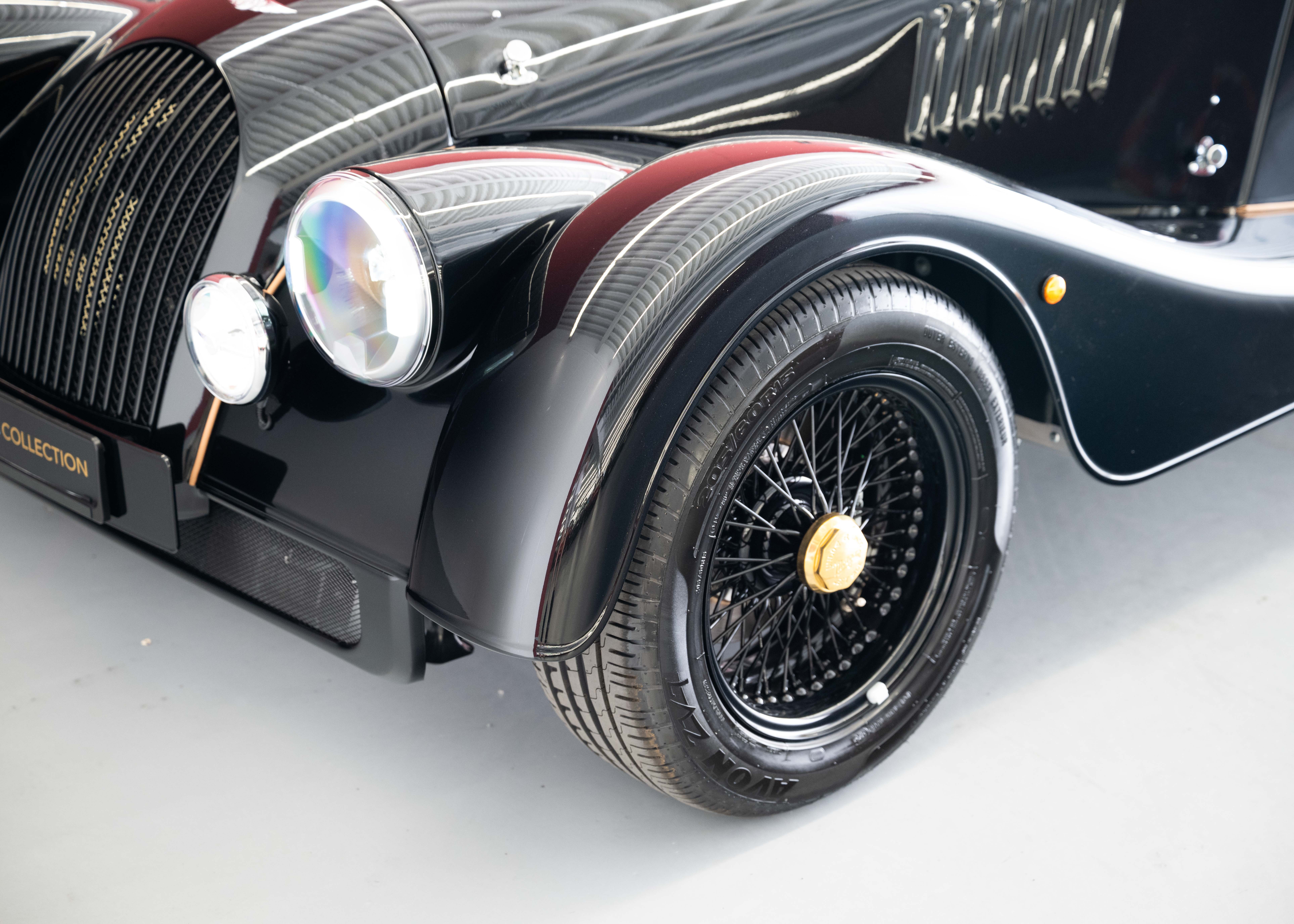 Image MORGAN 4-4 Plus Four 2.0 Bespoke (MY 26, Swiss new car, 1 of 1 configuration, Rolls-Royce Diamond Black metallic, 30-month warranty)