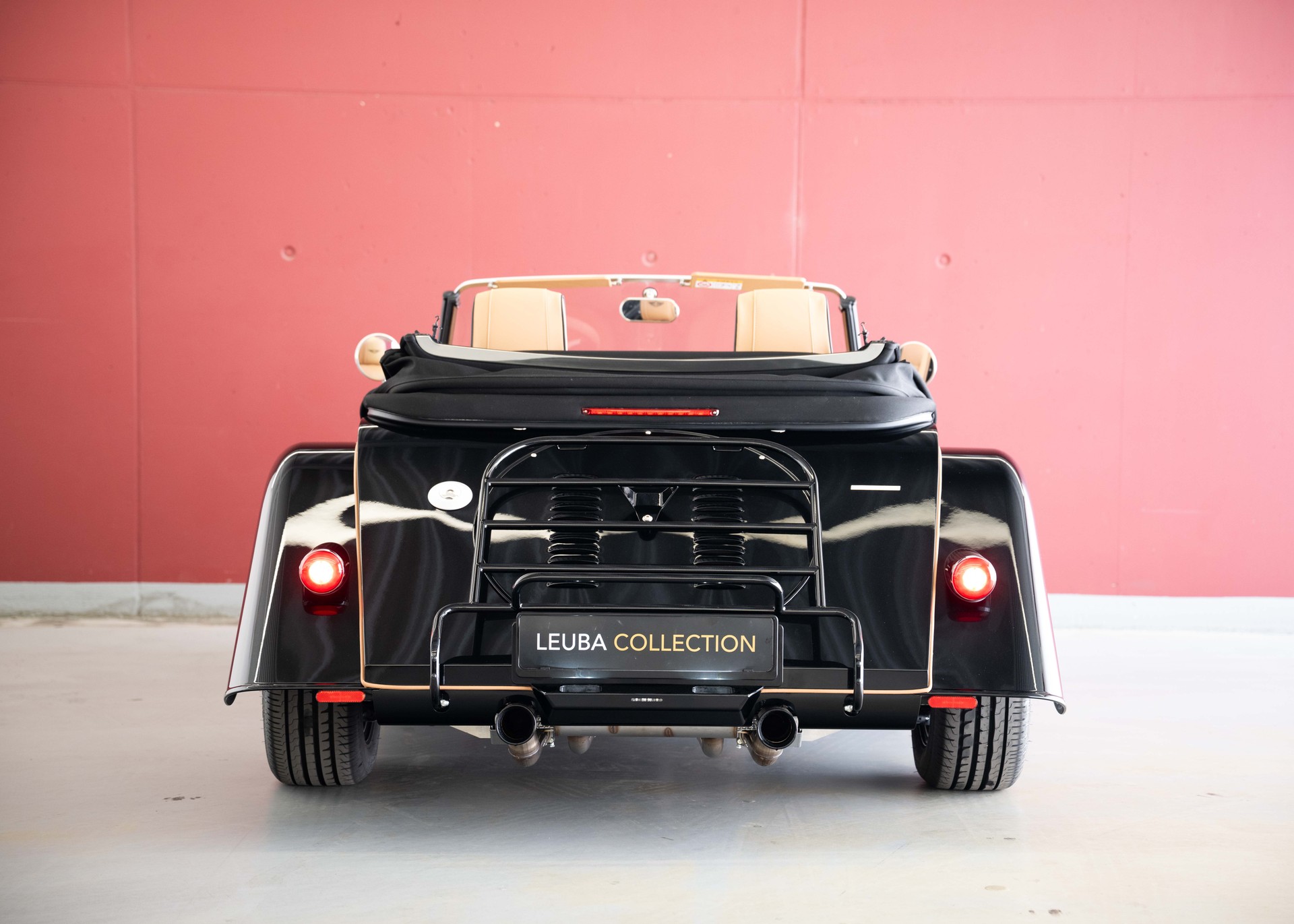 MORGAN Plus Four 2.0 Bespoke (MY 26, Swiss new car, 1 of 1 configuration, Rolls-Royce Diamond Black metallic, 30-month warranty)-showroom-element-3