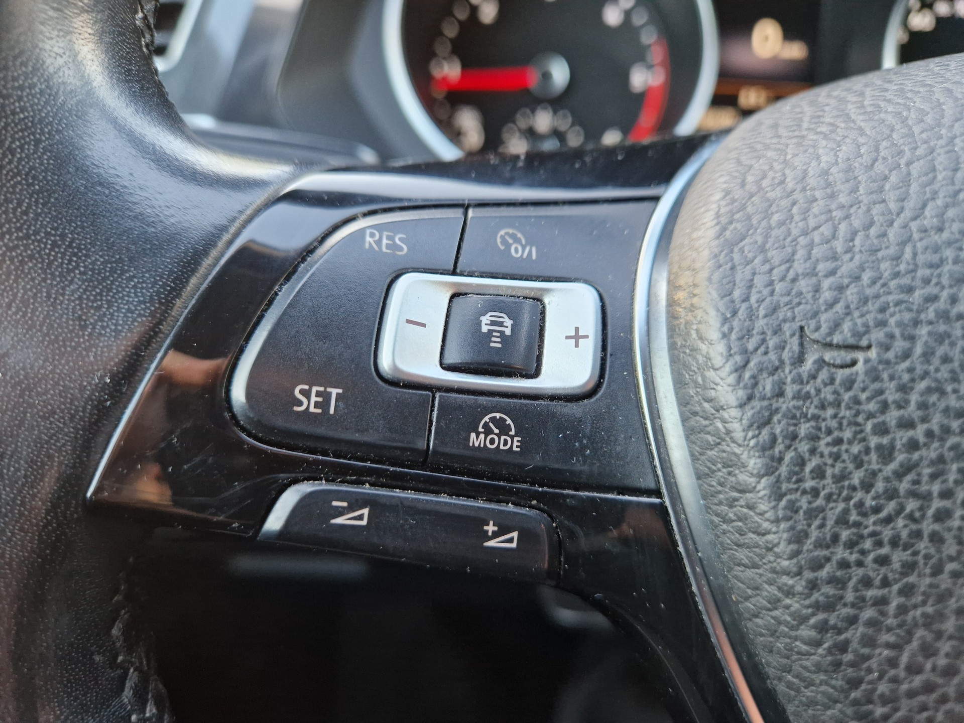 VW Tiguan 2.0 TDI SCR Comfortline 4Motion DSG-image-10