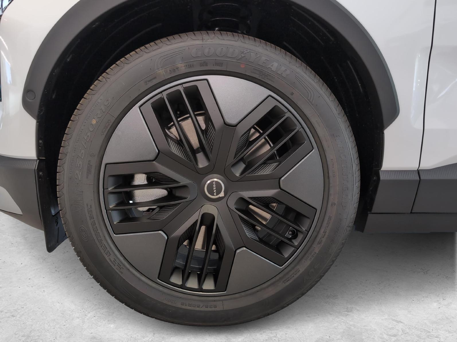 VOLVO EX30 CC P8 Plus AWD-image-14