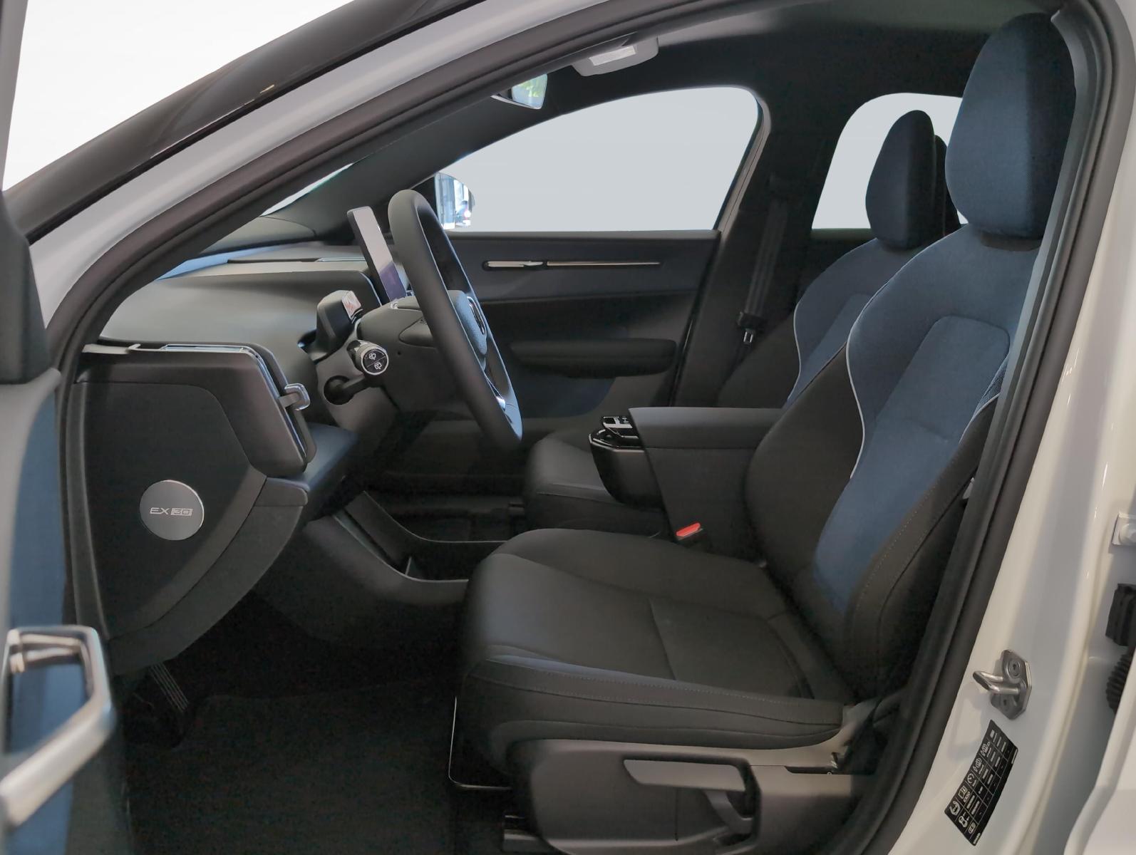 VOLVO EX30 CC P8 Plus AWD-image-10
