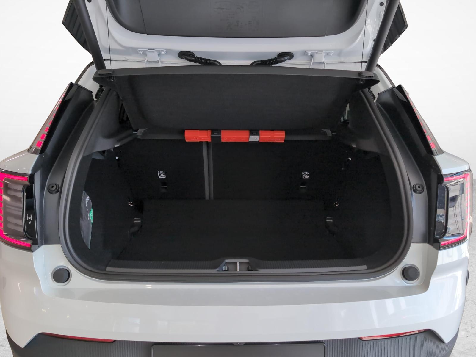 VOLVO EX30 CC P8 Plus AWD-image-12
