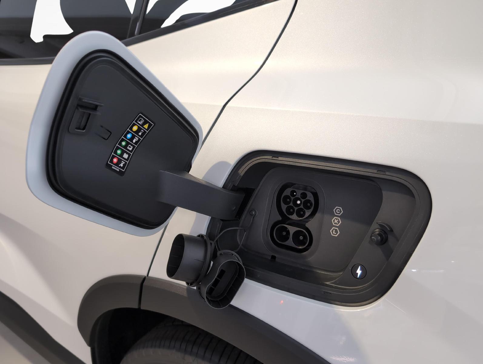 VOLVO EX30 CC P8 Plus AWD-image-13