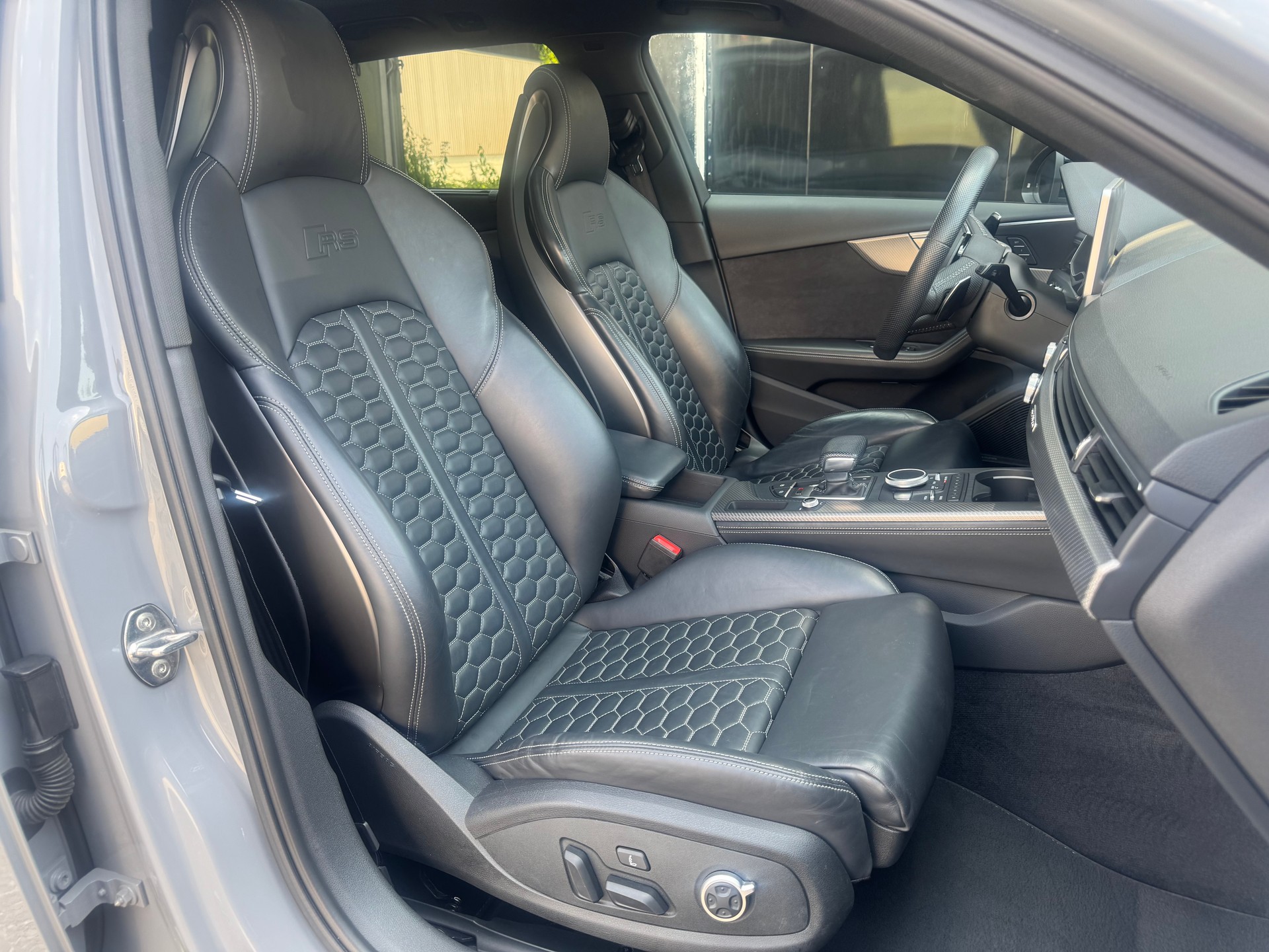 AUDI RS4 Avant 2.9 TFSI quattro tiptronic*Panoramadach*Pack Dynamik*Head Up Display*-image-8