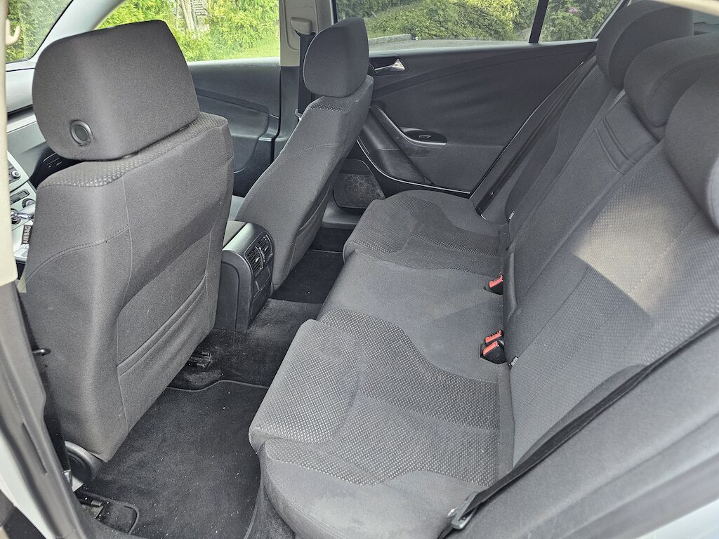 VW Passat 2.0 FSI Comfortline-image-11