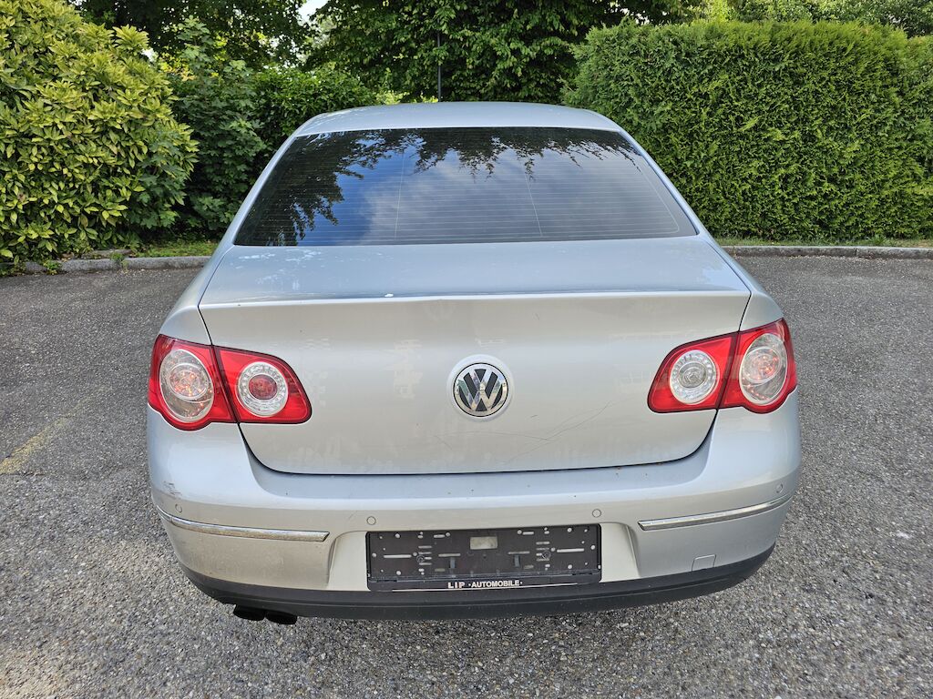 VW Passat 2.0 FSI Comfortline-image-6