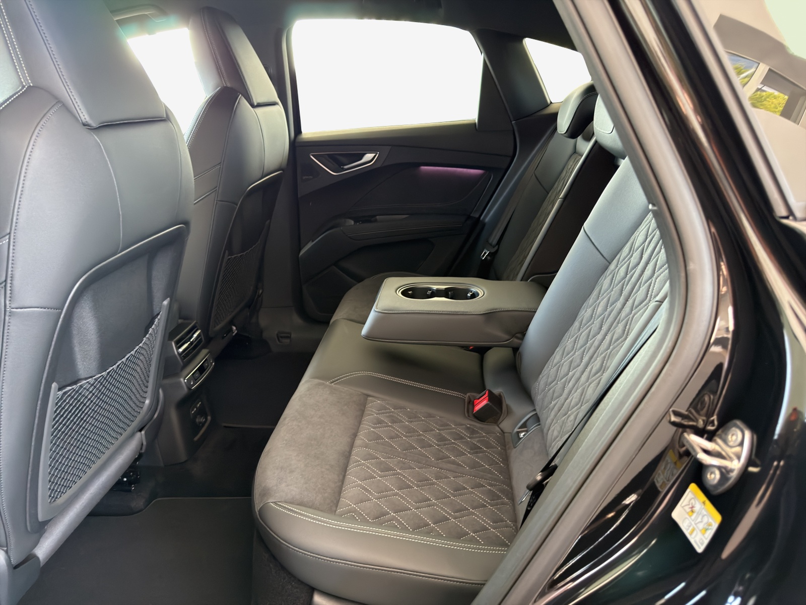 AUDI Q4 Sportback e-tron quattro performance Swiss Ski-image-11