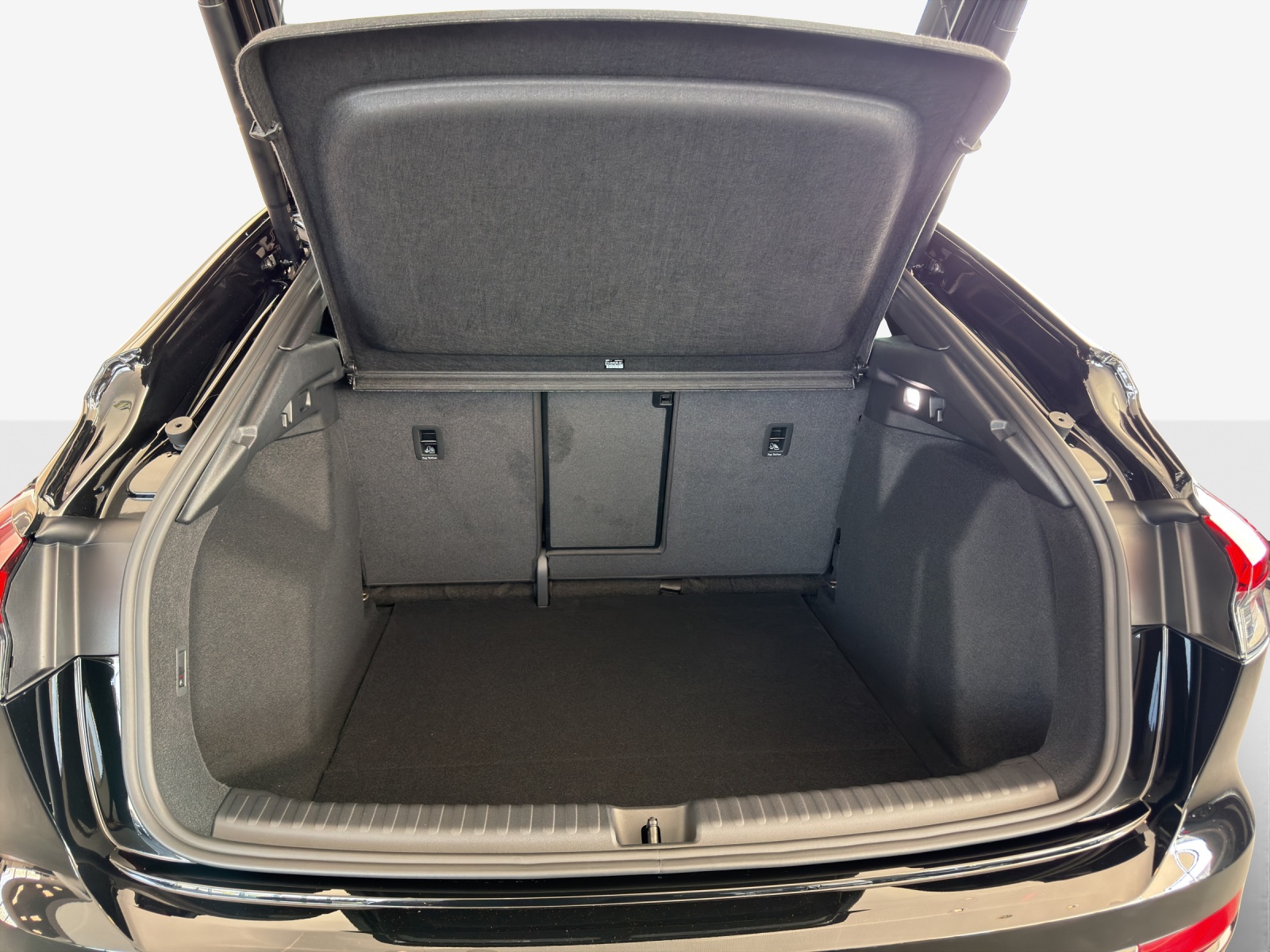 AUDI Q4 Sportback e-tron quattro performance Swiss Ski-image-12
