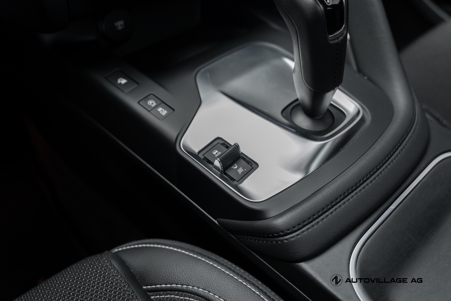 JAGUAR E-Pace 2.0d D150 R-Dynamic AWD Automatik-image-15