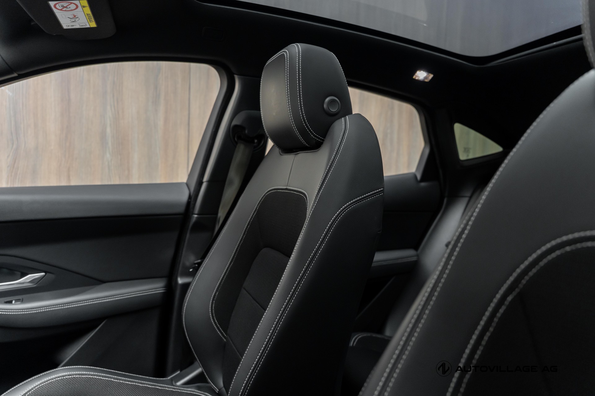 JAGUAR E-Pace 2.0d D150 R-Dynamic AWD Automatik-image-6