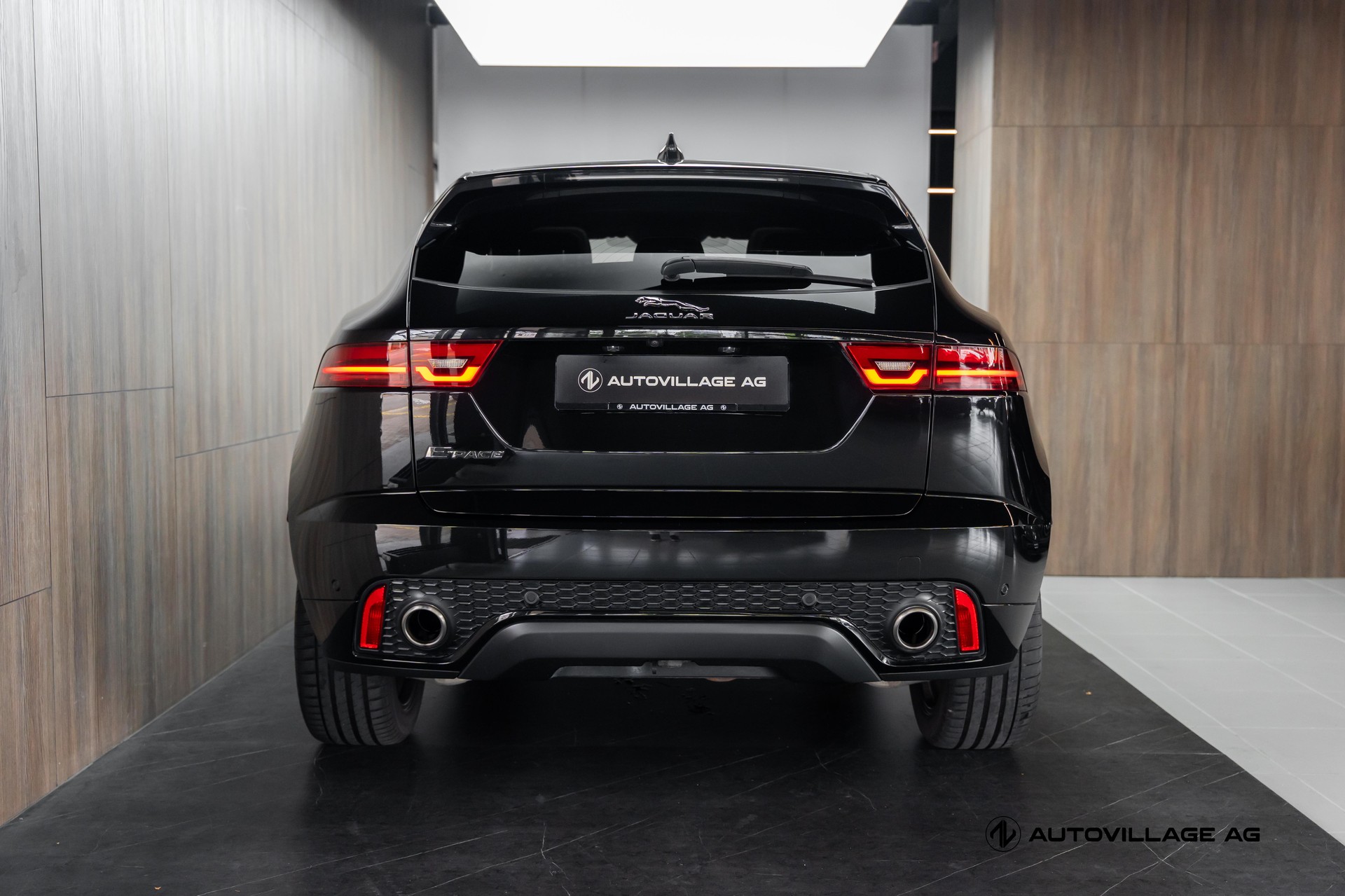 JAGUAR E-Pace 2.0d D150 R-Dynamic AWD Automatik-image-29