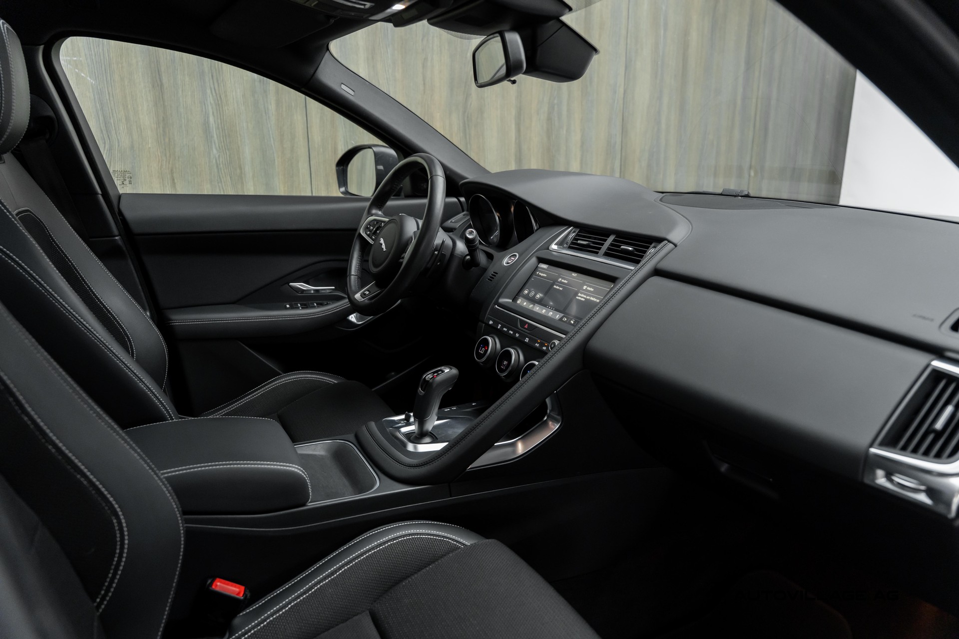 JAGUAR E-Pace 2.0d D150 R-Dynamic AWD Automatik-image-7