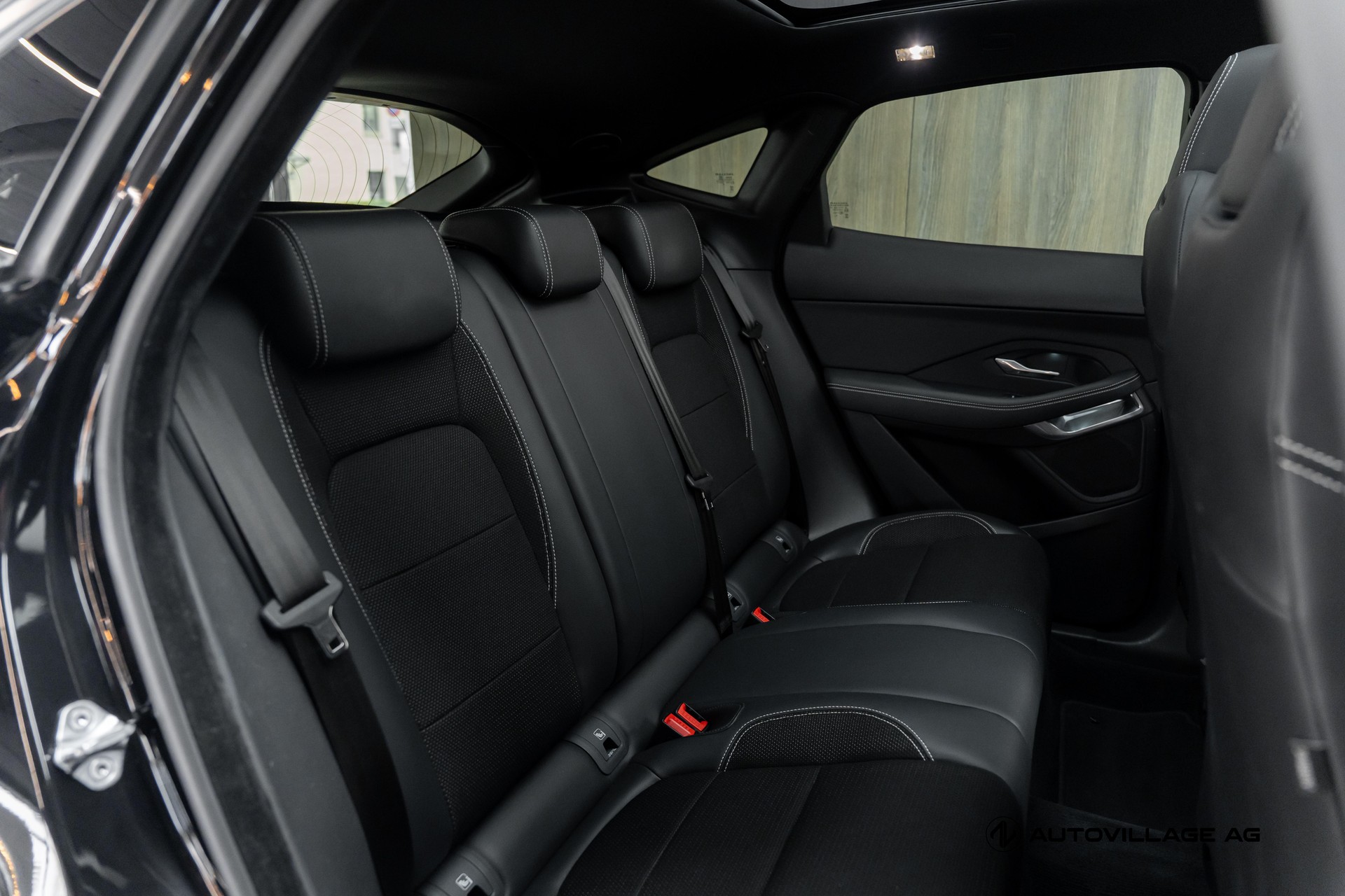 JAGUAR E-Pace 2.0d D150 R-Dynamic AWD Automatik-image-10