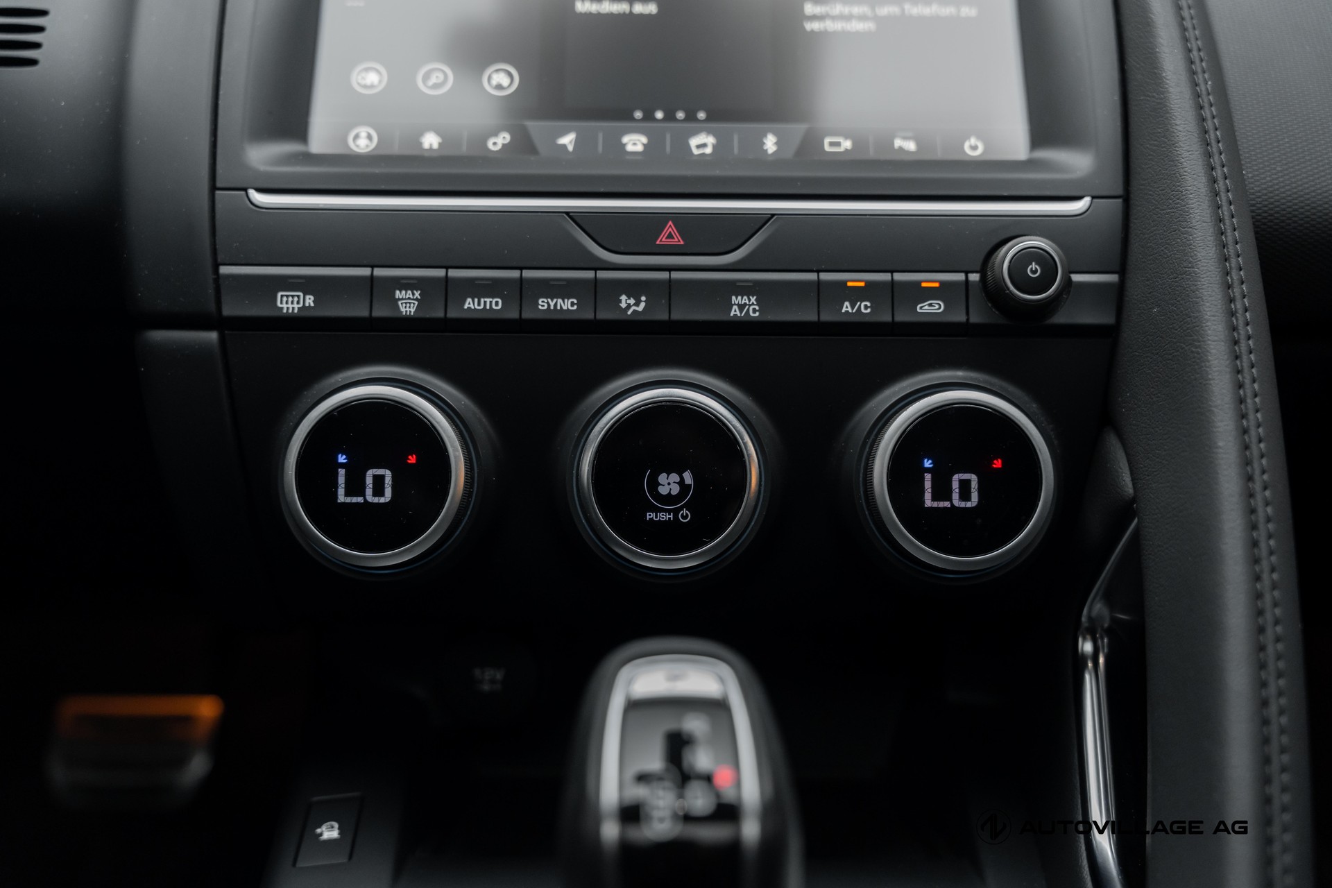 JAGUAR E-Pace 2.0d D150 R-Dynamic AWD Automatik-image-13