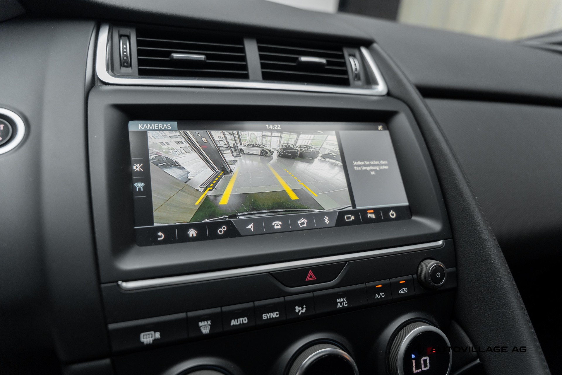 JAGUAR E-Pace 2.0d D150 R-Dynamic AWD Automatik-image-12