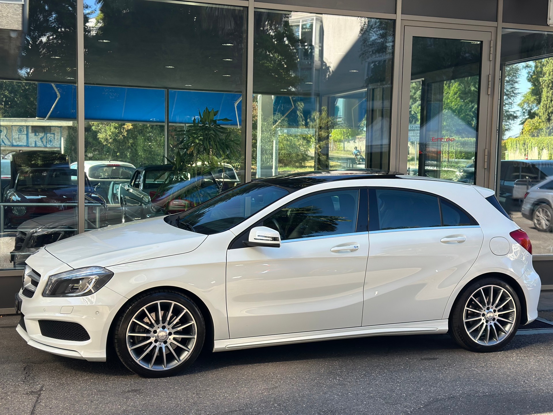 MERCEDES-BENZ A 250 AMG Line 4Matic 7G-DCT-image-3