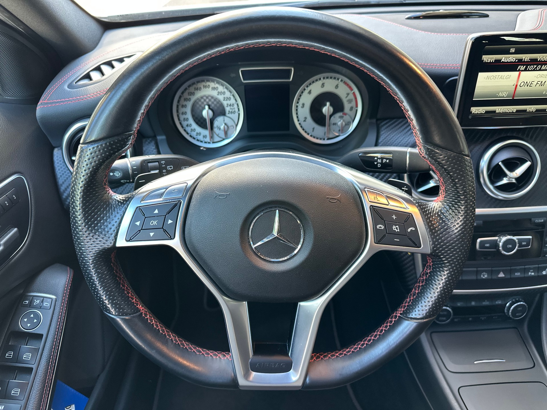 MERCEDES-BENZ A 250 AMG Line 4Matic 7G-DCT-image-9