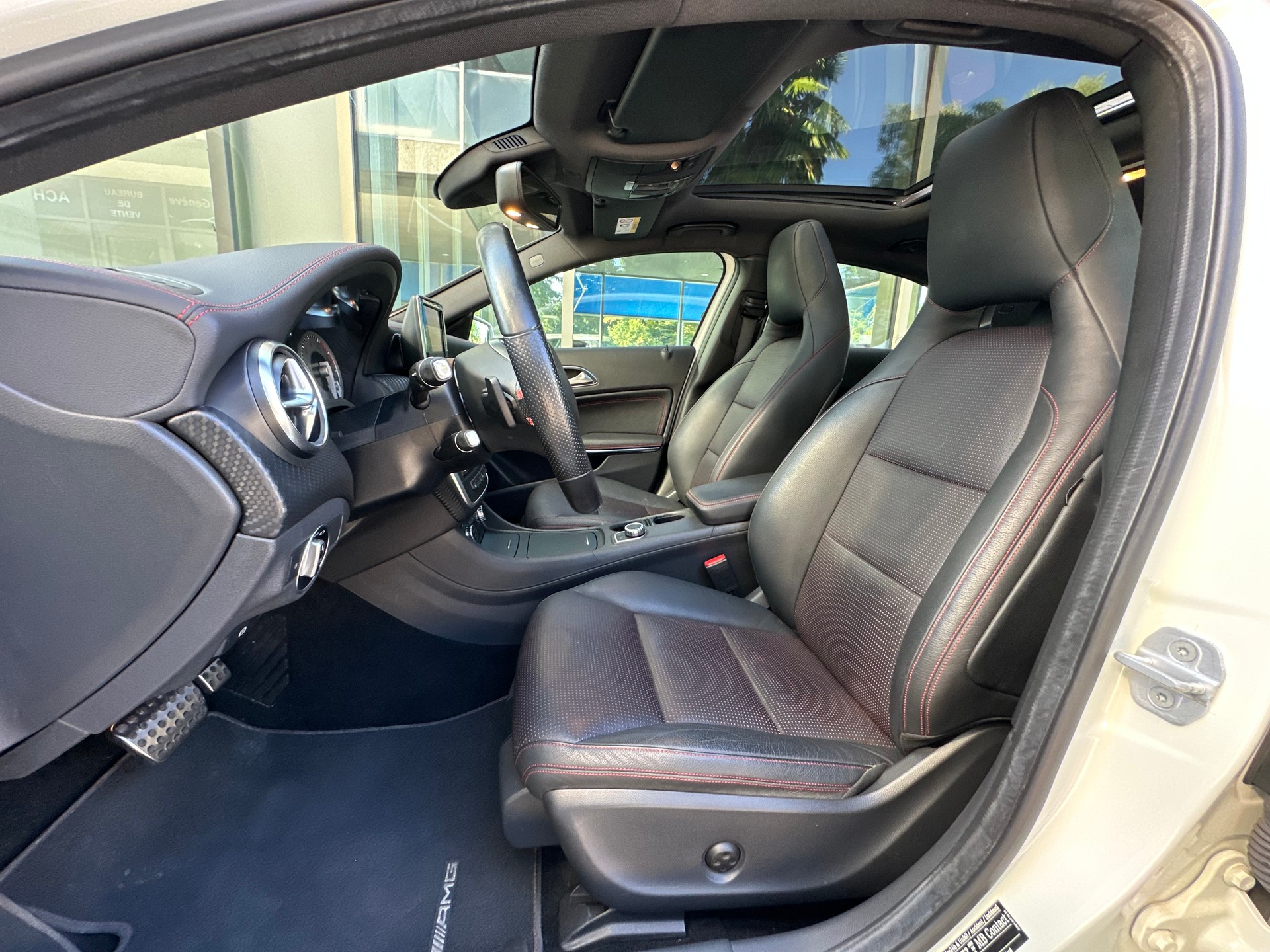 MERCEDES-BENZ A 250 AMG Line 4Matic 7G-DCT-image-6