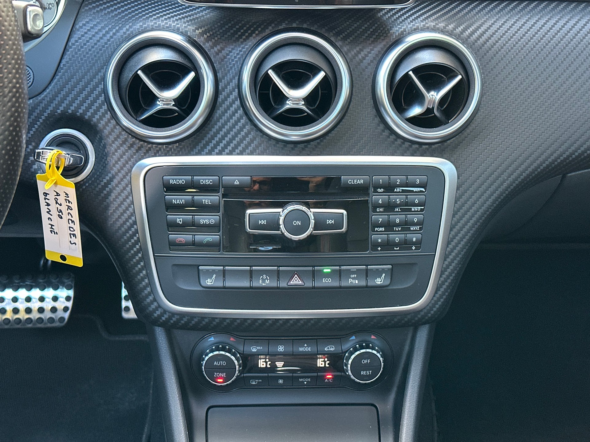 MERCEDES-BENZ A 250 AMG Line 4Matic 7G-DCT-image-11