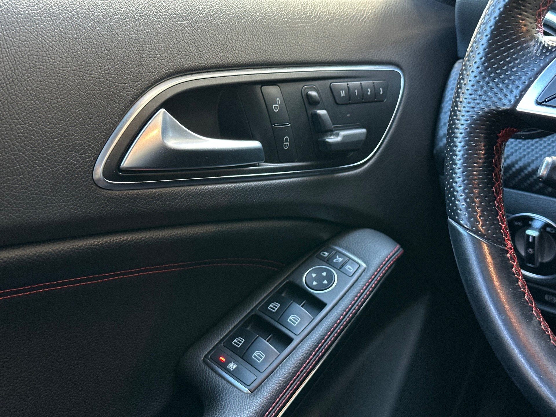 MERCEDES-BENZ A 250 AMG Line 4Matic 7G-DCT-image-12