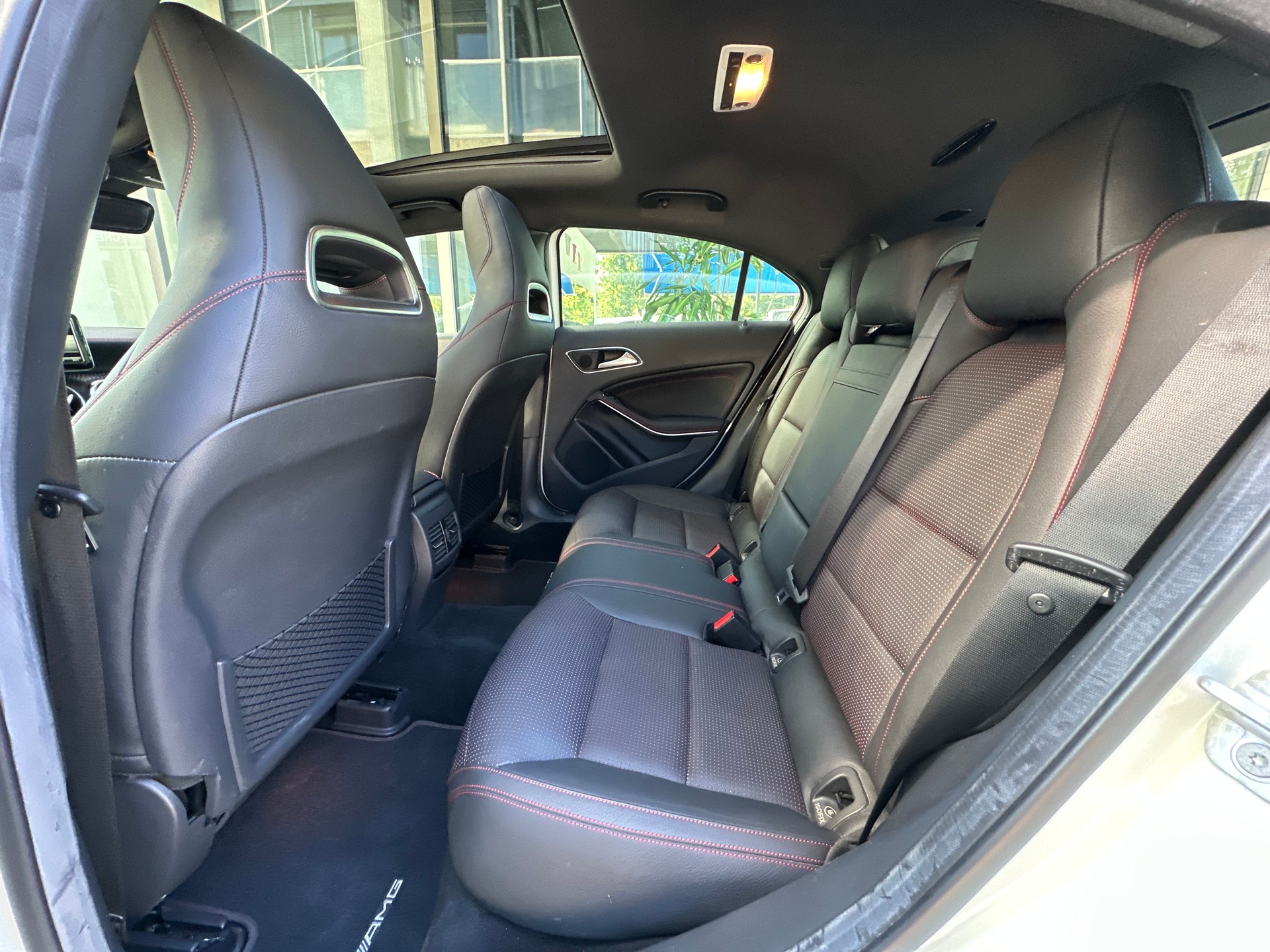 MERCEDES-BENZ A 250 AMG Line 4Matic 7G-DCT-image-7