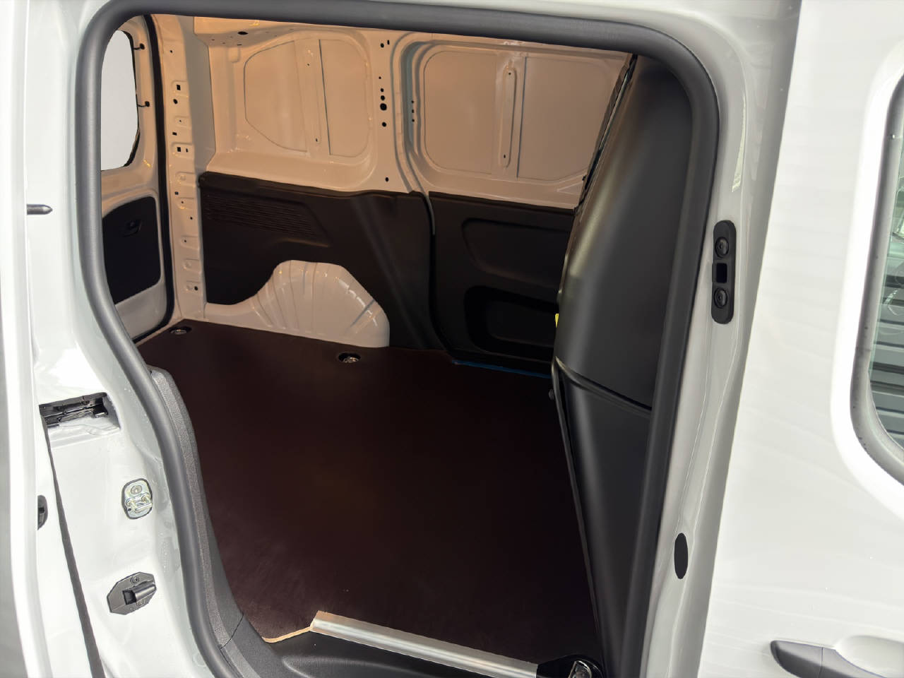 PEUGEOT Partner Kaw. 650 Standard 1.2-image-9