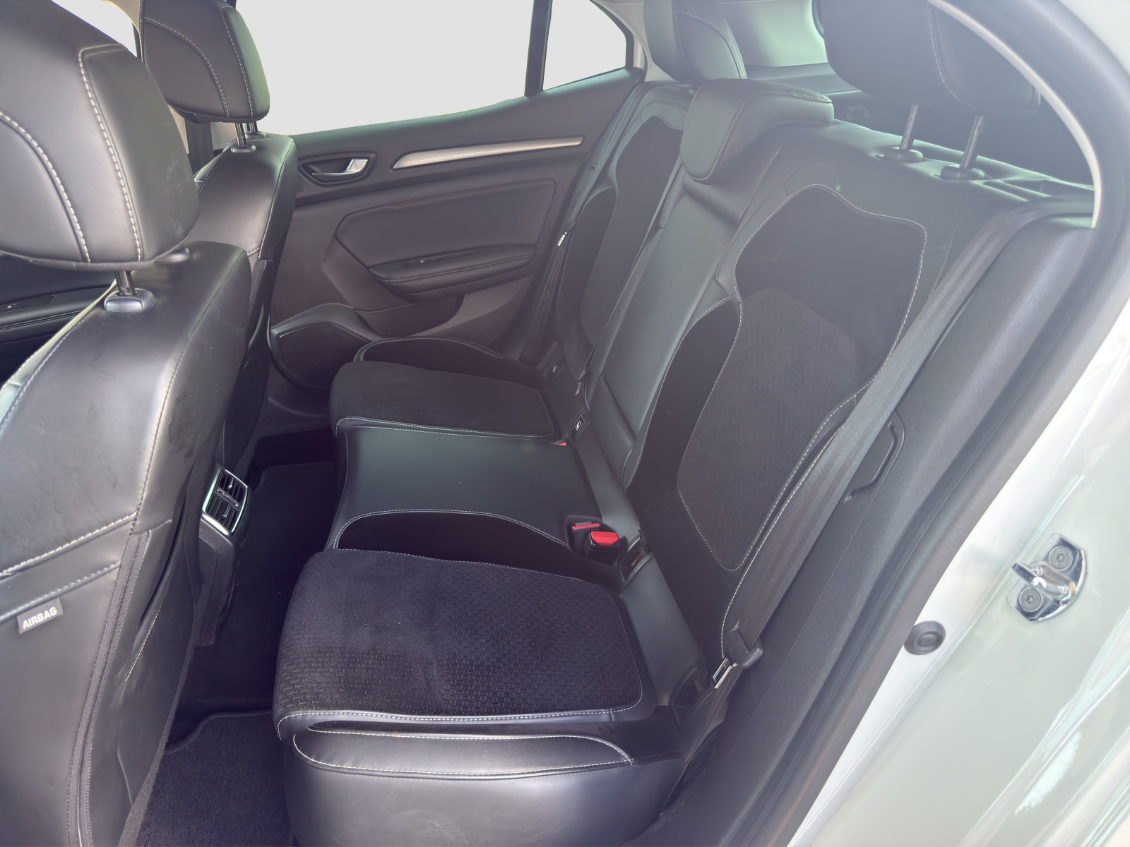 RENAULT Mégane 1.3 16V Turbo GT Line EDC-image-12