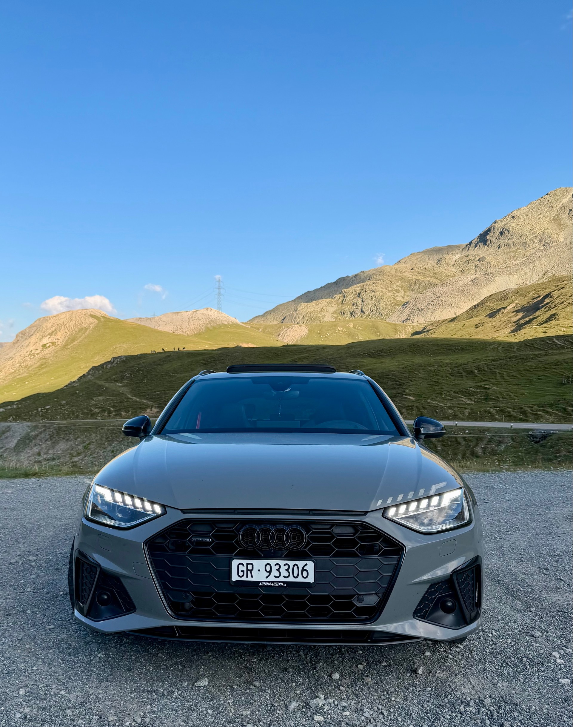AUDI 40 2.0TDI S Line Attraction quattro S-Tronic-image-2