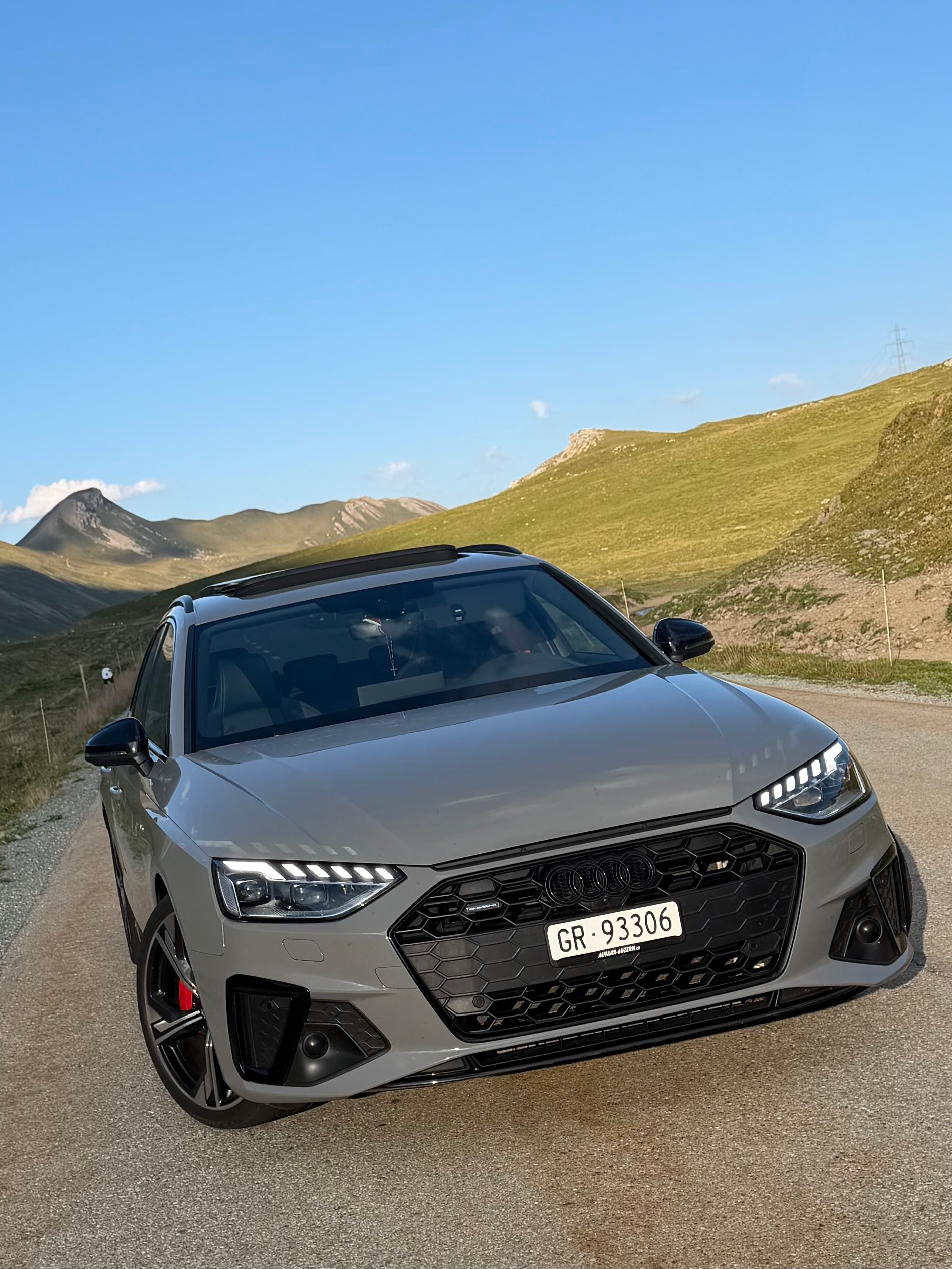 AUDI 40 2.0TDI S Line Attraction quattro S-Tronic-image-1