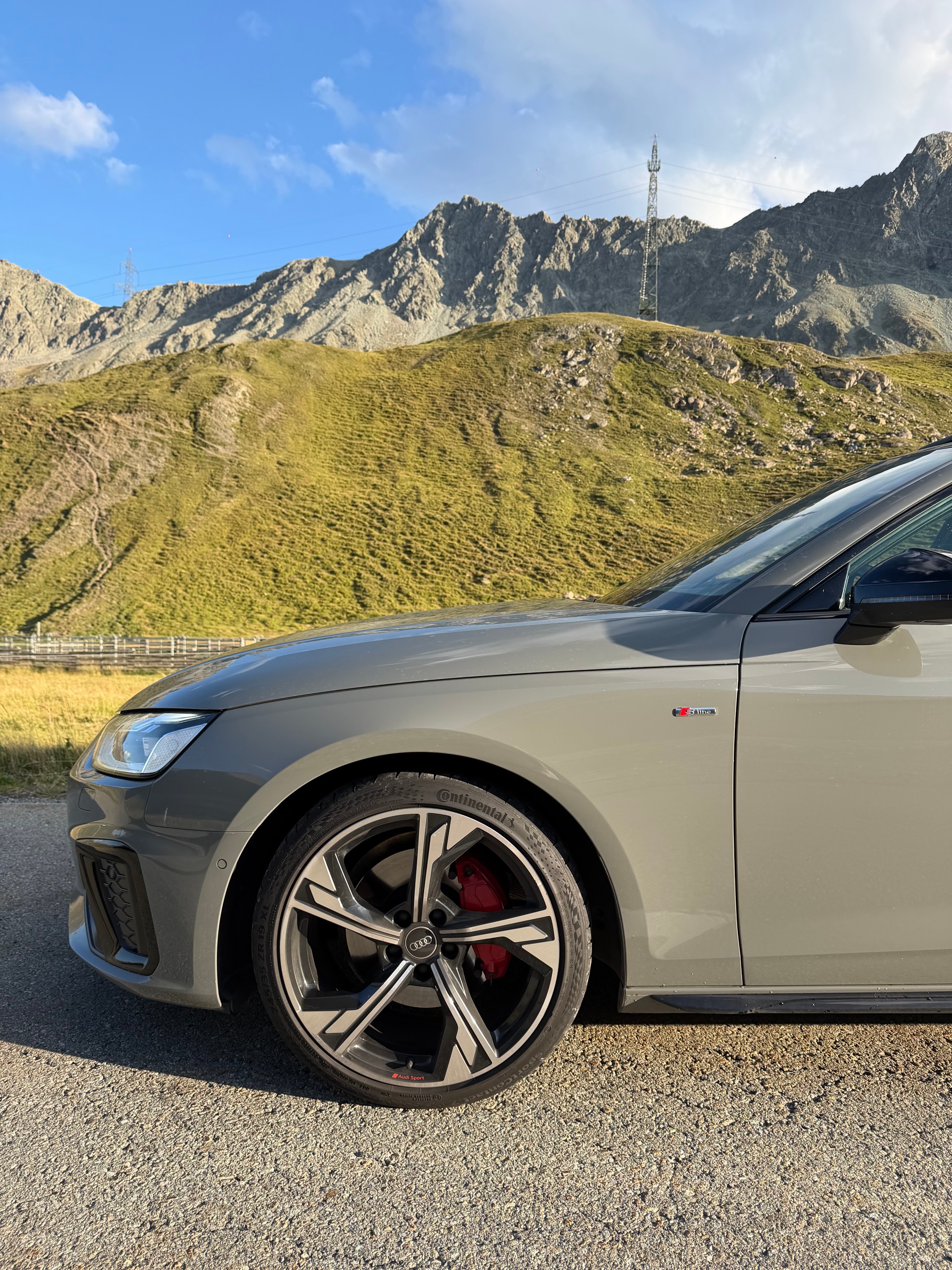 AUDI 40 2.0TDI S Line Attraction quattro S-Tronic-image-3