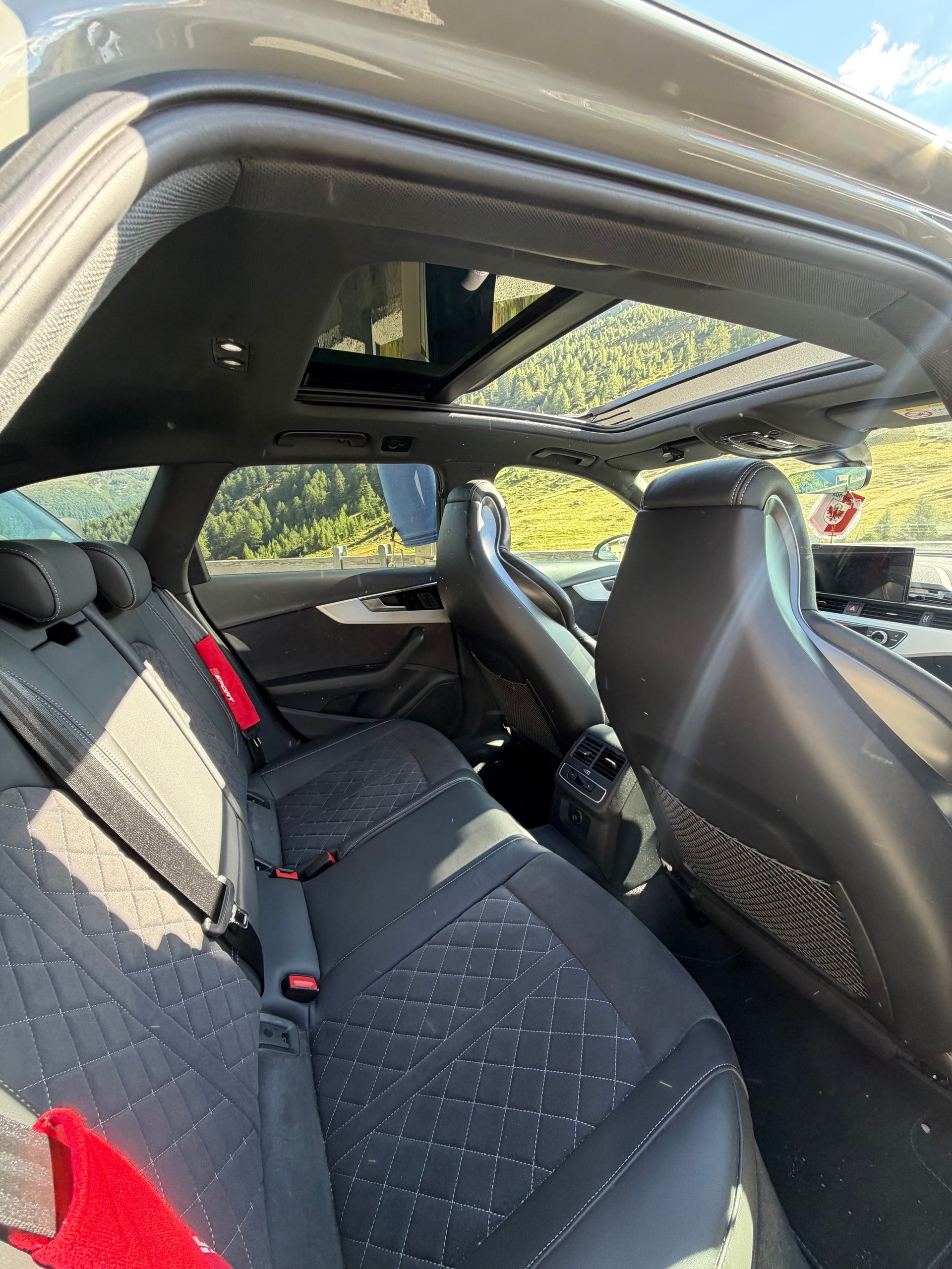 AUDI 40 2.0TDI S Line Attraction quattro S-Tronic-image-8