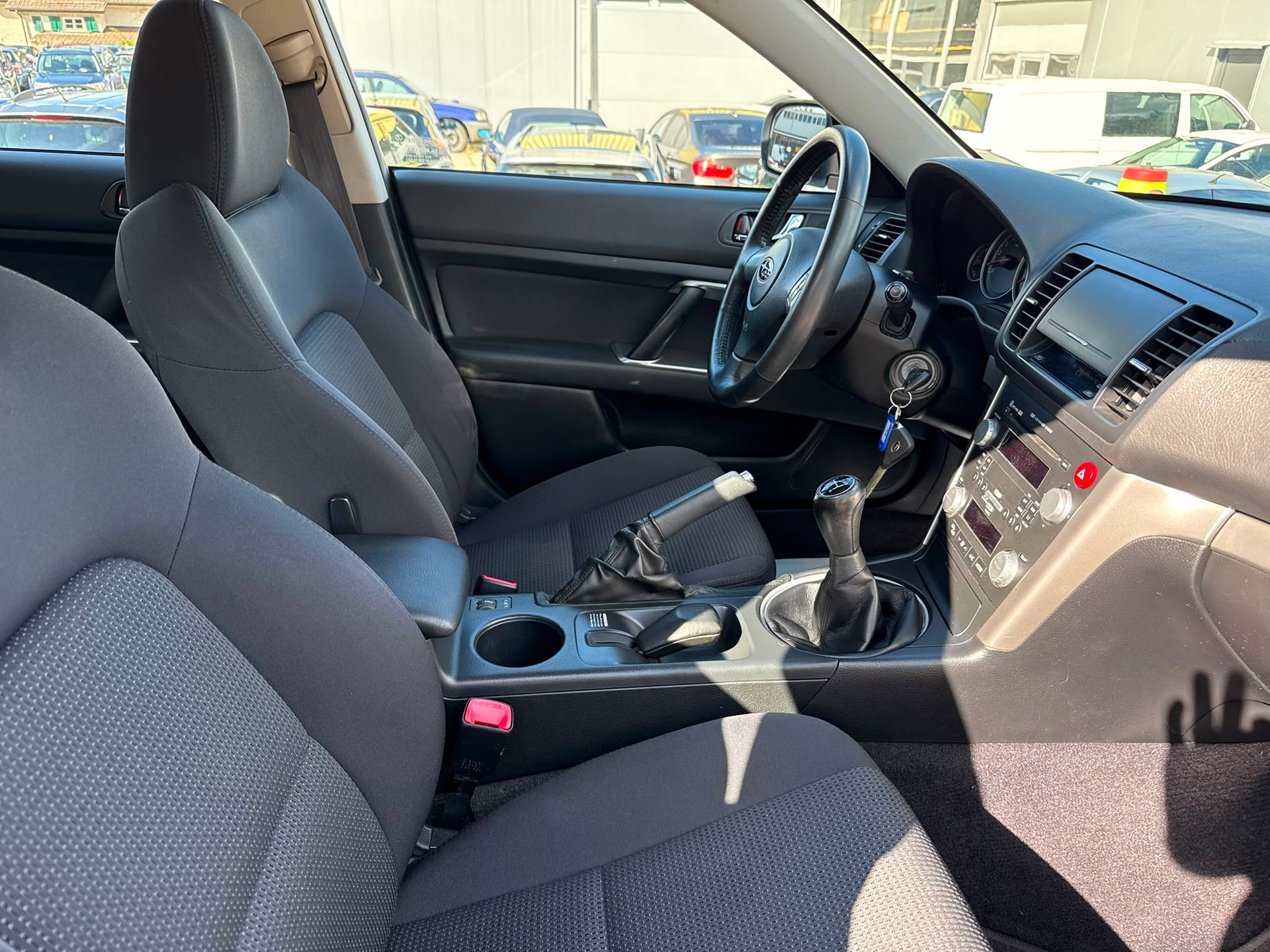 SUBARU Legacy 2.0R AWD Swiss-image-12