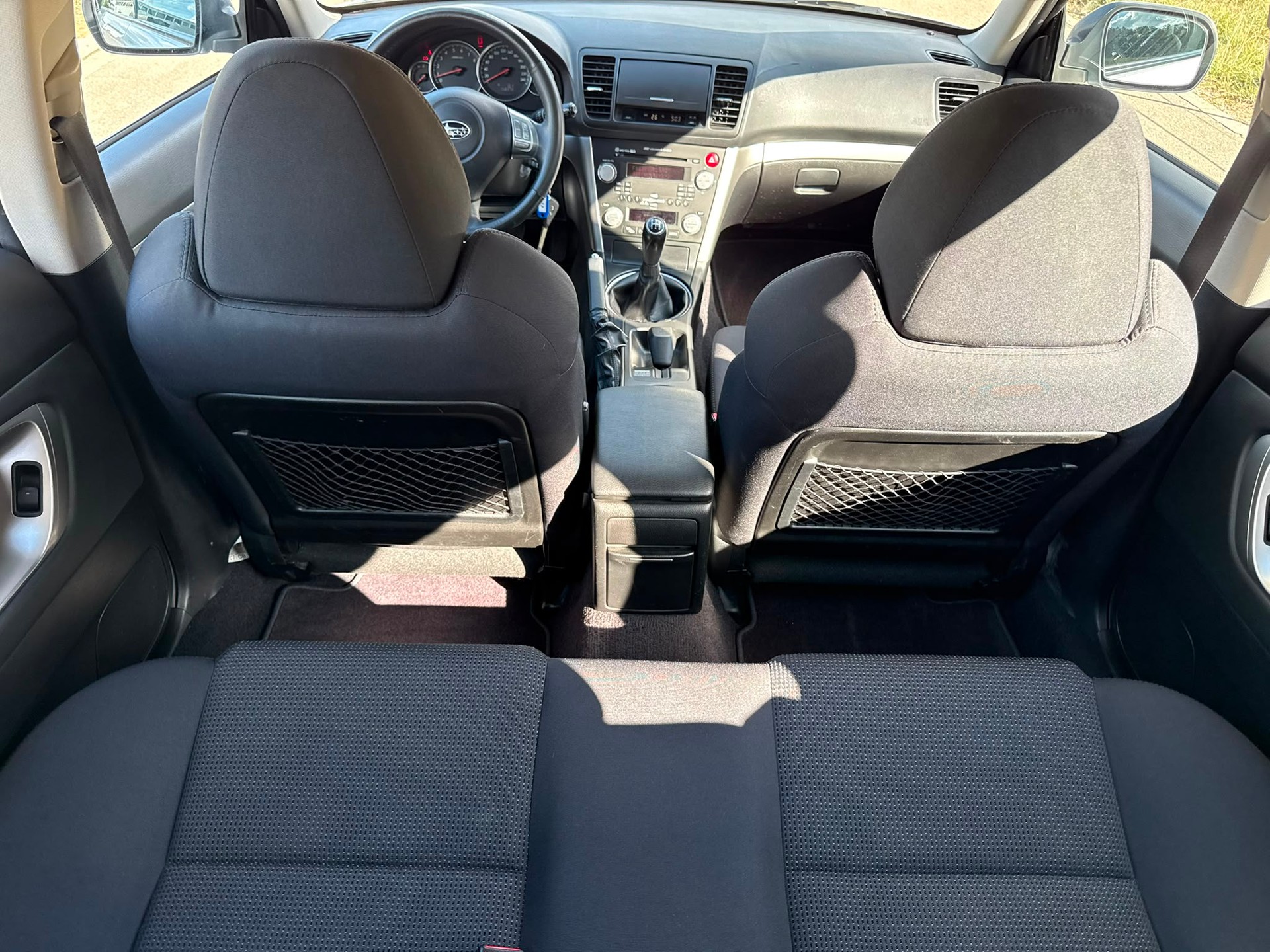 SUBARU Legacy 2.0R AWD Swiss-image-11