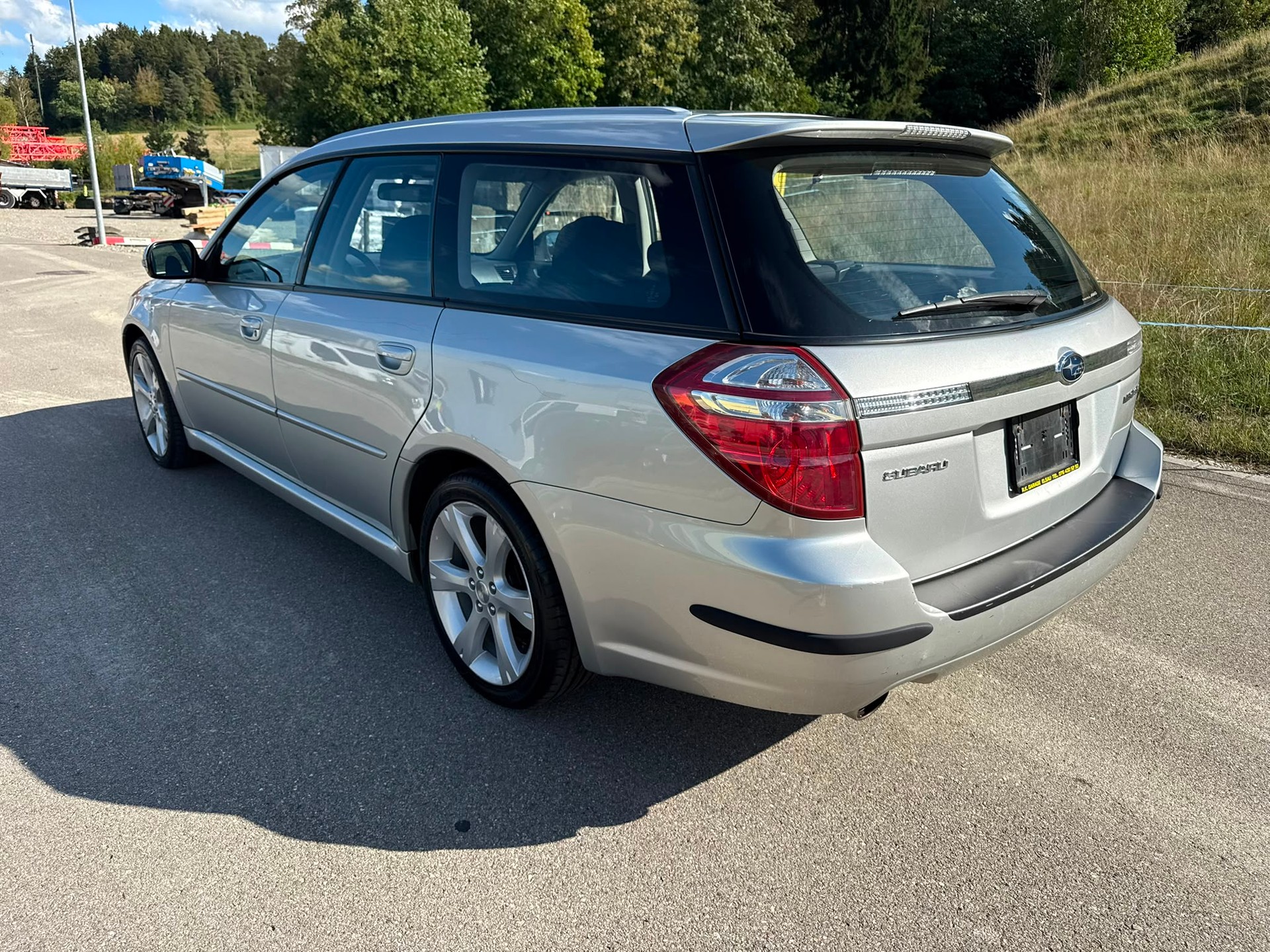 SUBARU Legacy 2.0R AWD Swiss-image-6