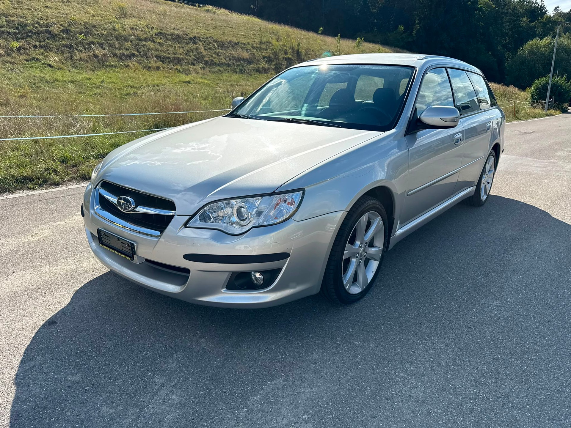 SUBARU Legacy 2.0R AWD Swiss-image-1