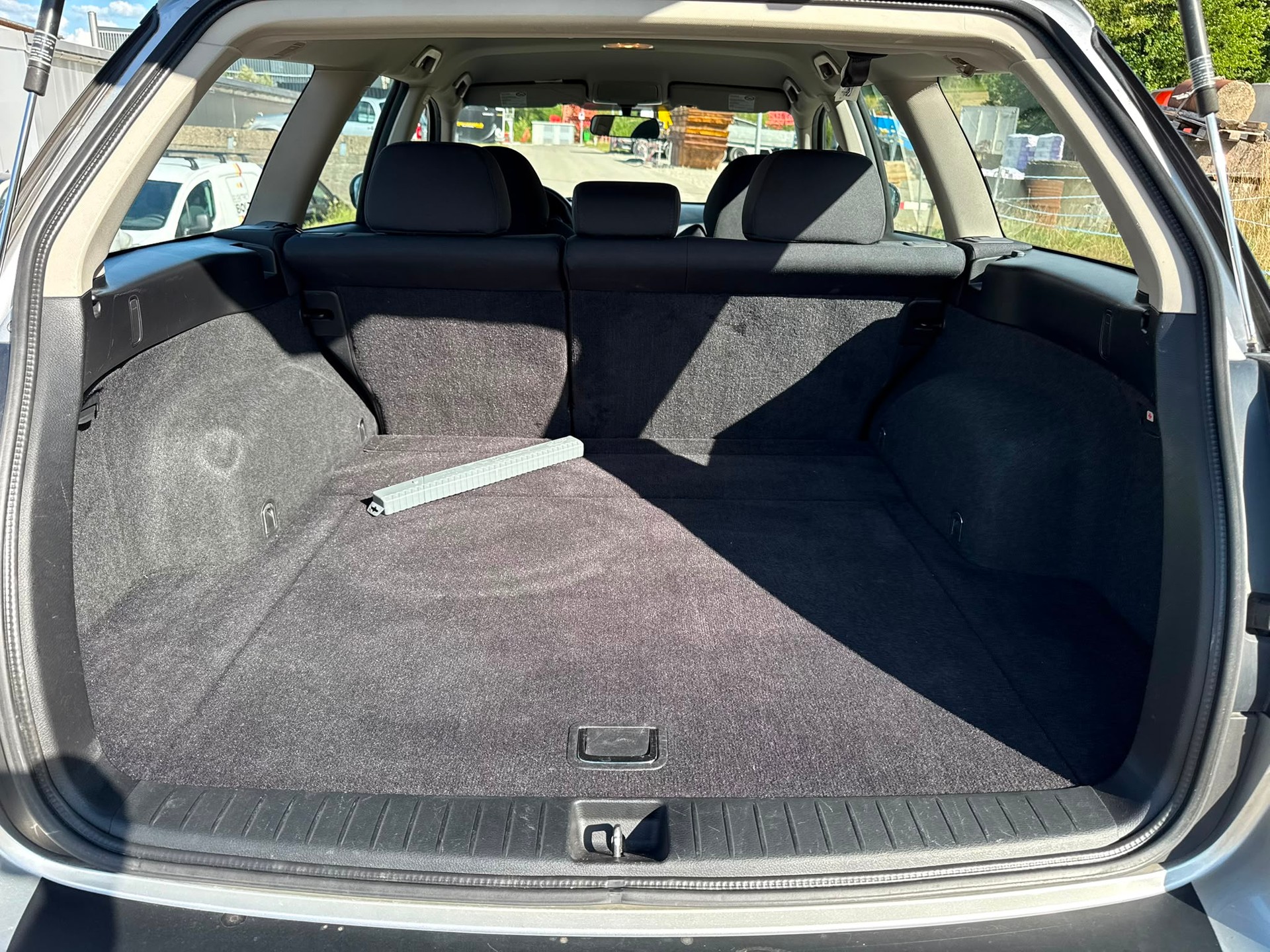 SUBARU Legacy 2.0R AWD Swiss-image-9