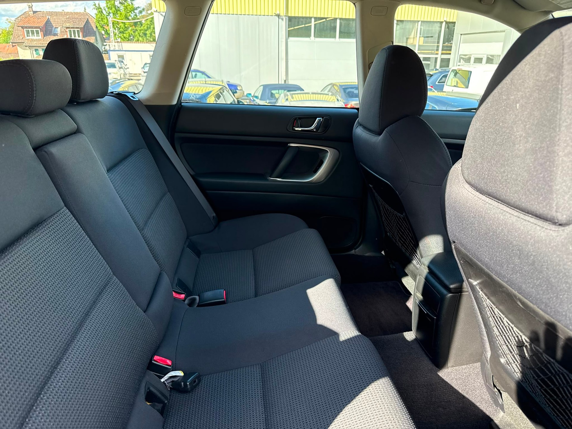 SUBARU Legacy 2.0R AWD Swiss-image-13