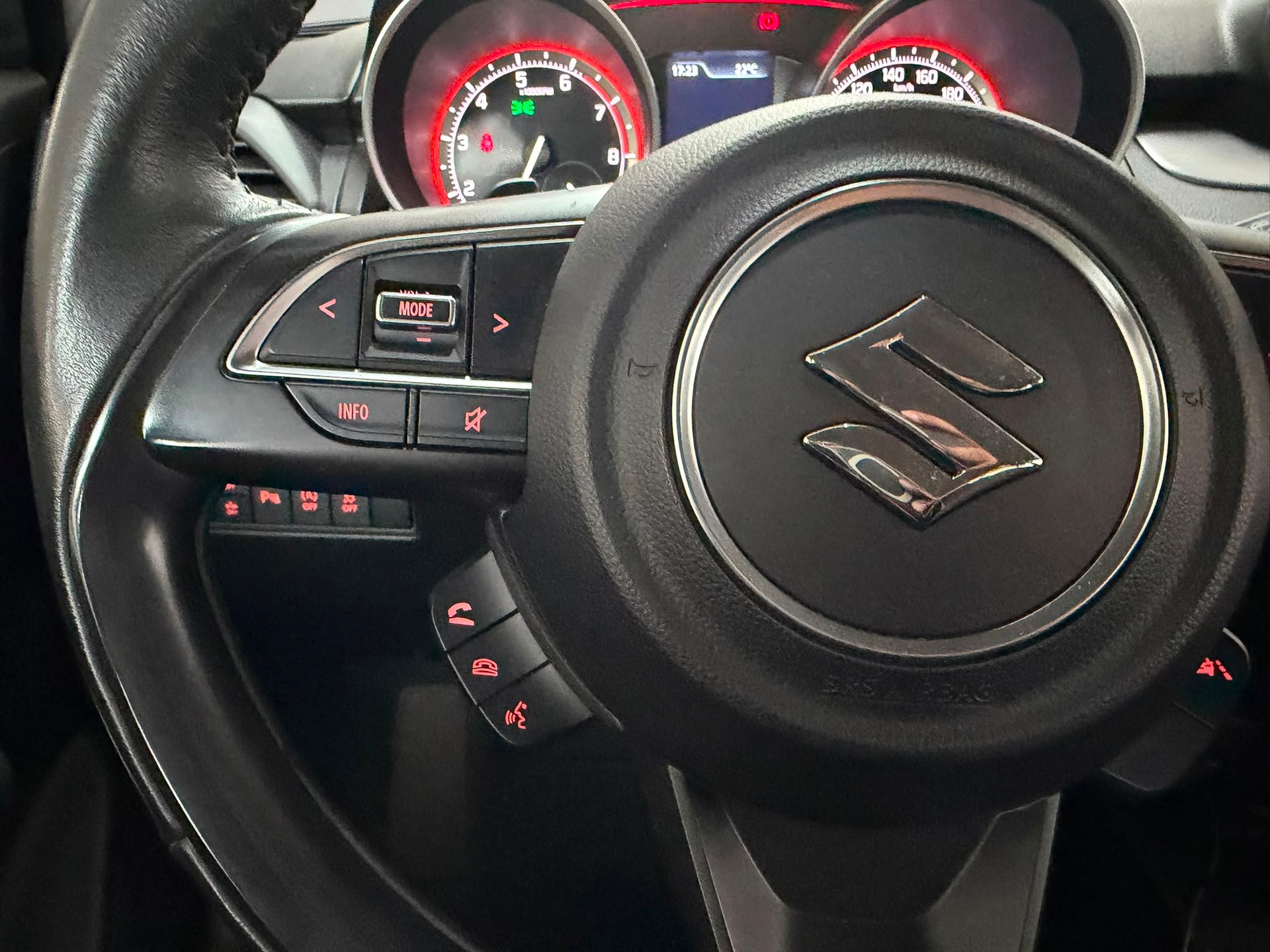 SUZUKI Swift 1.2 Compact Top Hybrid CVT-image-16