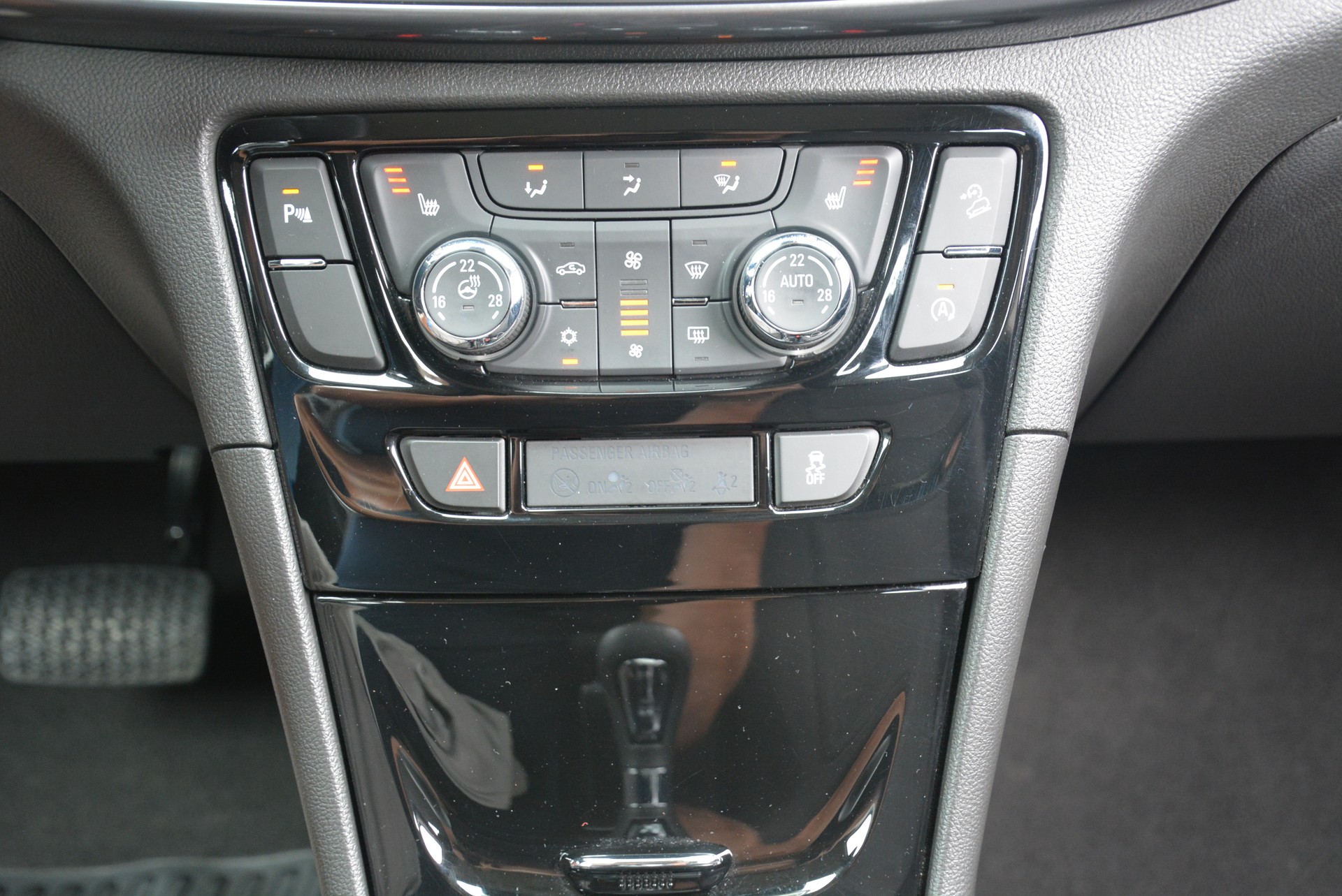 OPEL Mokka X 1.4i 16V Turbo Enjoy 4WD Automatik-image-11